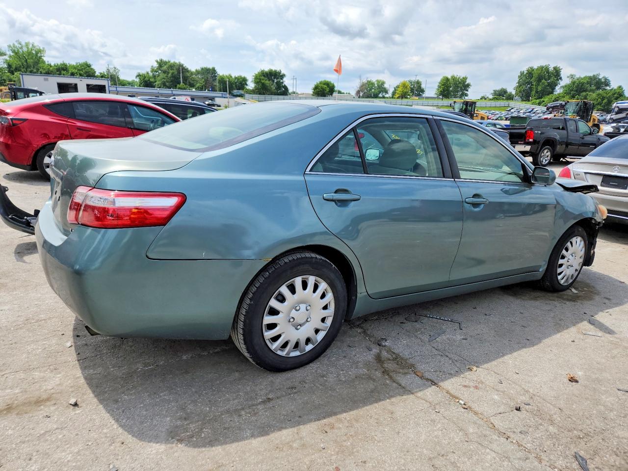 2007 Toyota Camry Le Turquoise vin: JTNBE46KX73000845