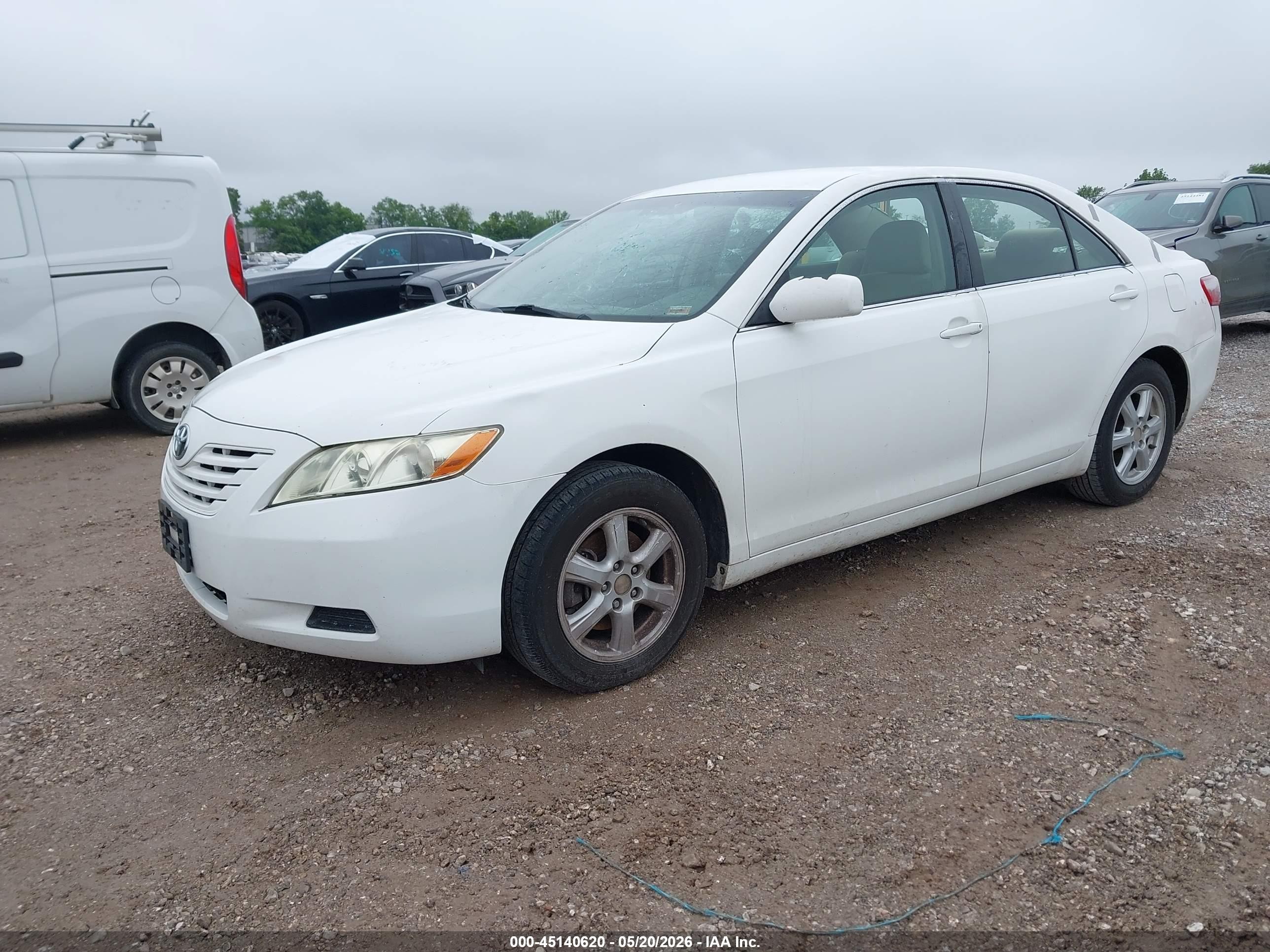2007 Toyota Camry Le Белый vin: JTNBE46KX73017385