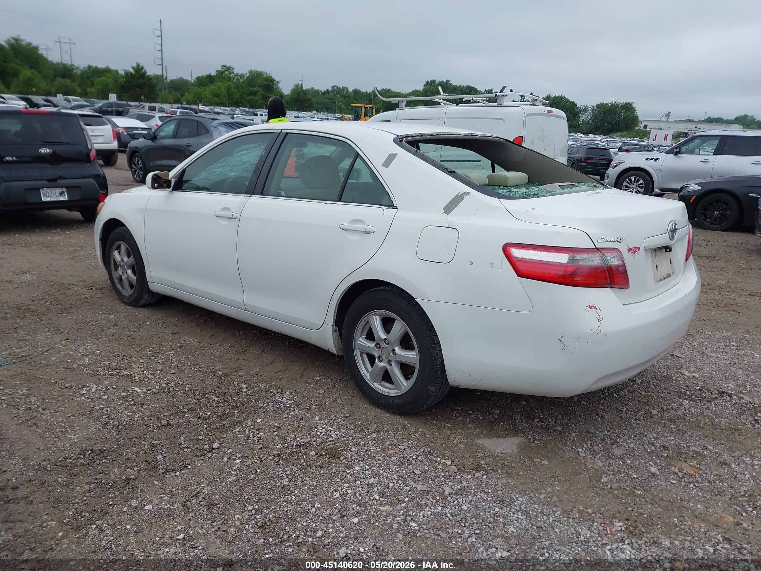 2007 Toyota Camry Le Белый vin: JTNBE46KX73017385