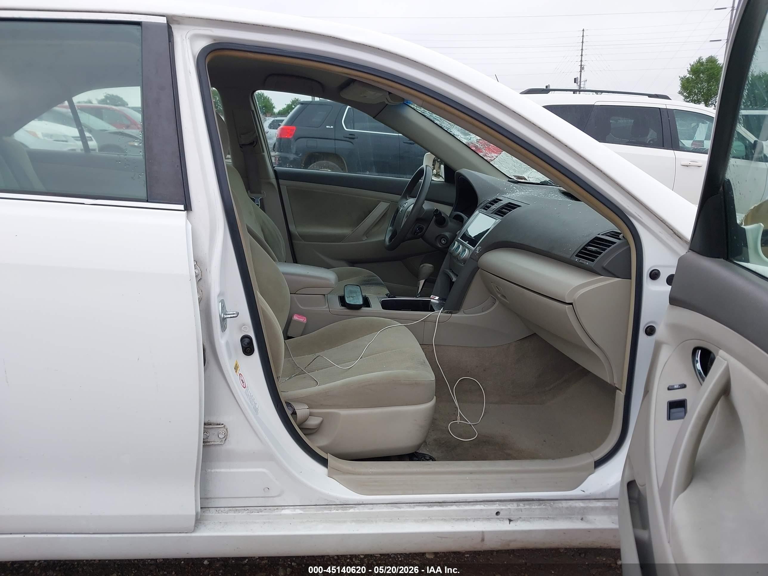 2007 Toyota Camry Le Белый vin: JTNBE46KX73017385