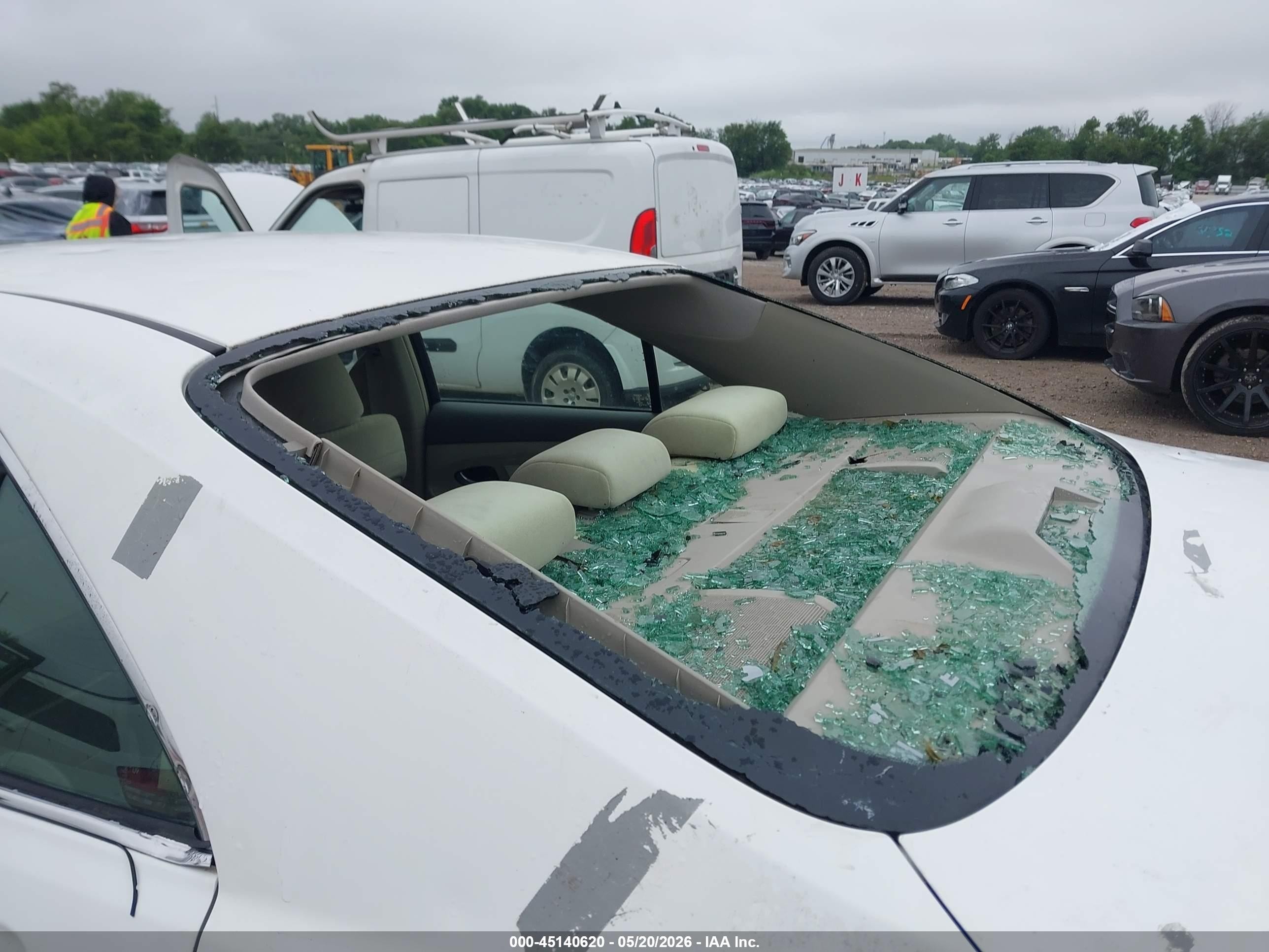 2007 Toyota Camry Le Белый vin: JTNBE46KX73017385