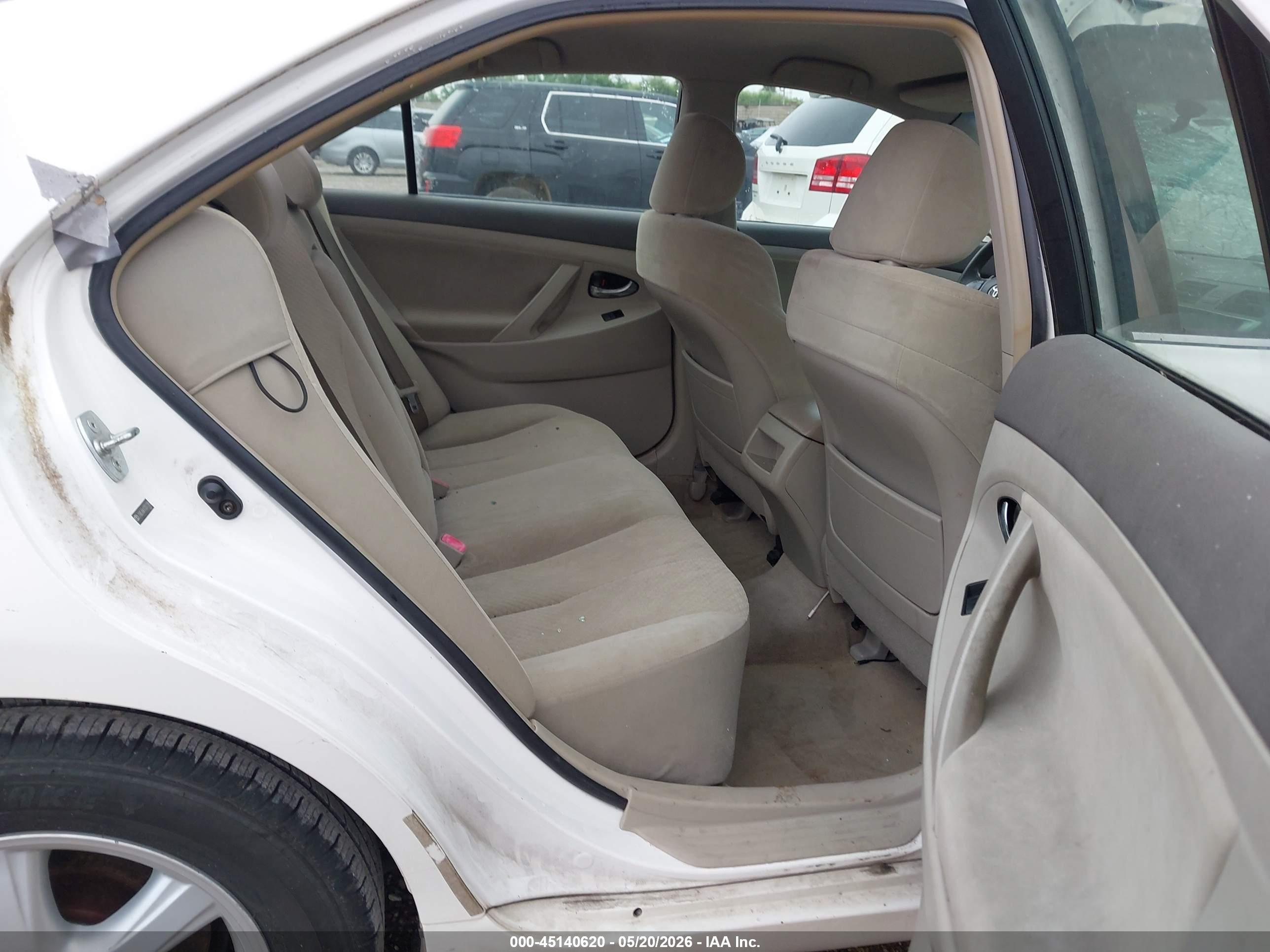 2007 Toyota Camry Le Белый vin: JTNBE46KX73017385