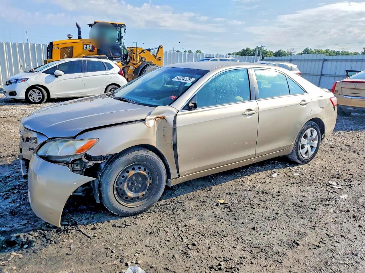 2007 Toyota Camry Le Gold vin: JTNBE46KX73031626