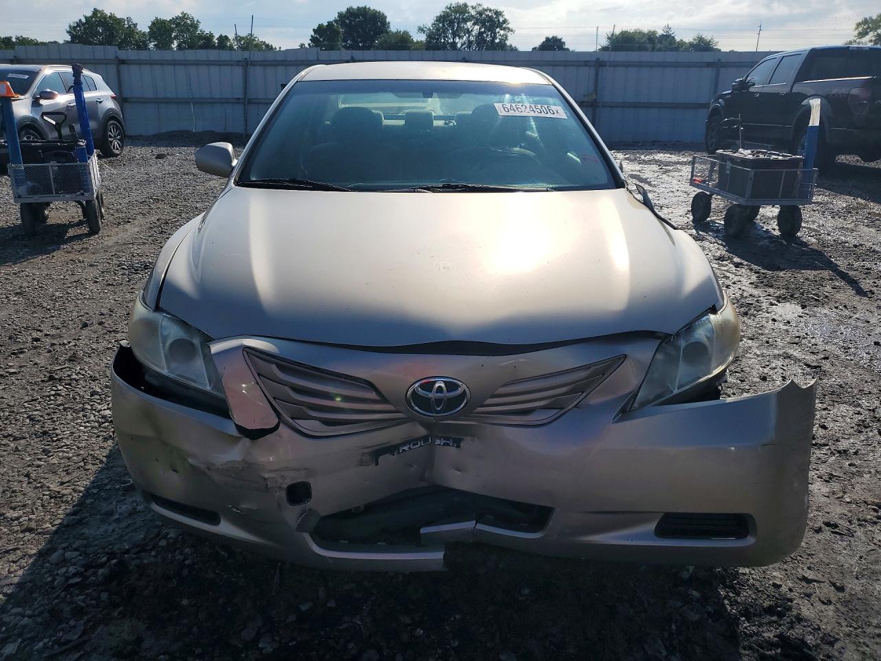 2007 Toyota Camry Le Gold vin: JTNBE46KX73031626