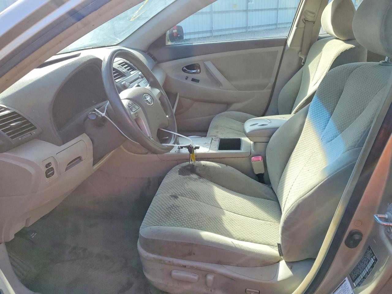 2007 Toyota Camry Le Gold vin: JTNBE46KX73031626