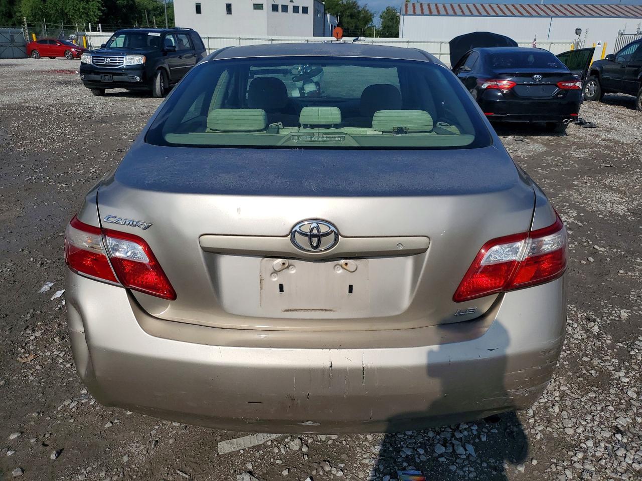 2007 Toyota Camry Le Gold vin: JTNBE46KX73031626