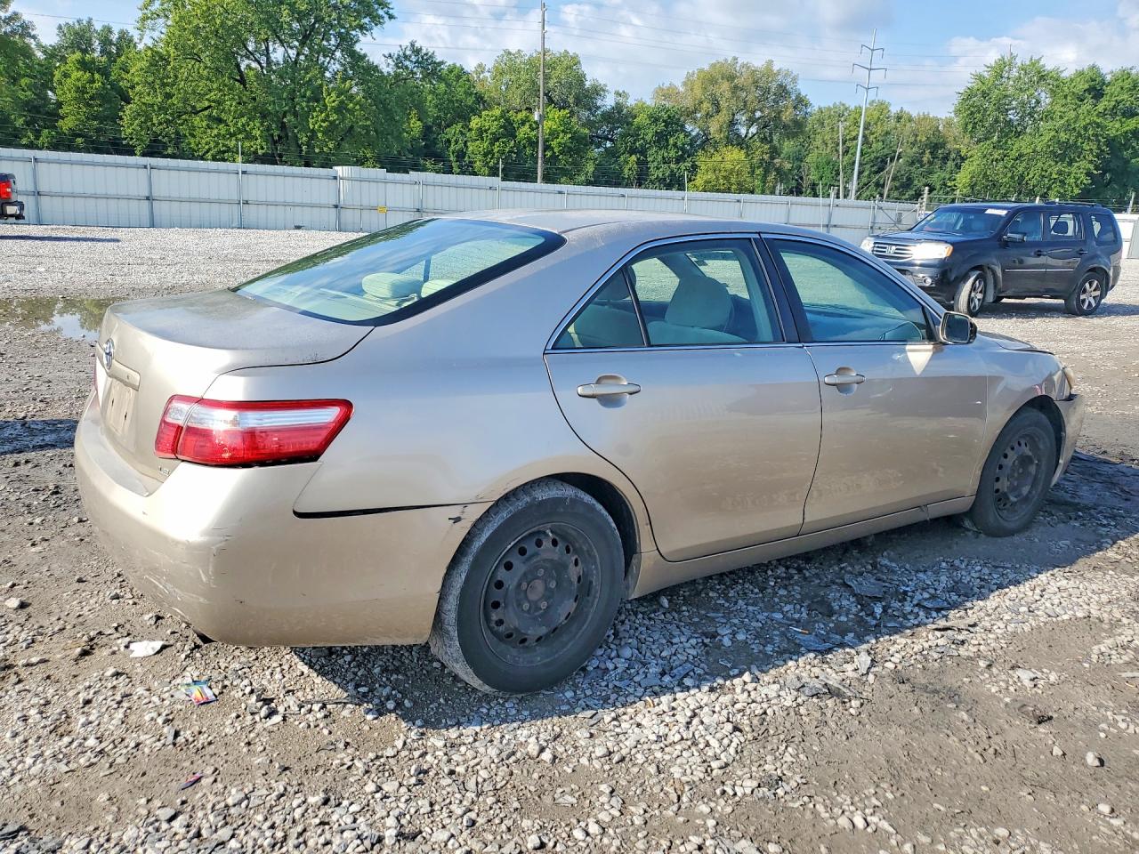 2007 Toyota Camry Le Gold vin: JTNBE46KX73031626