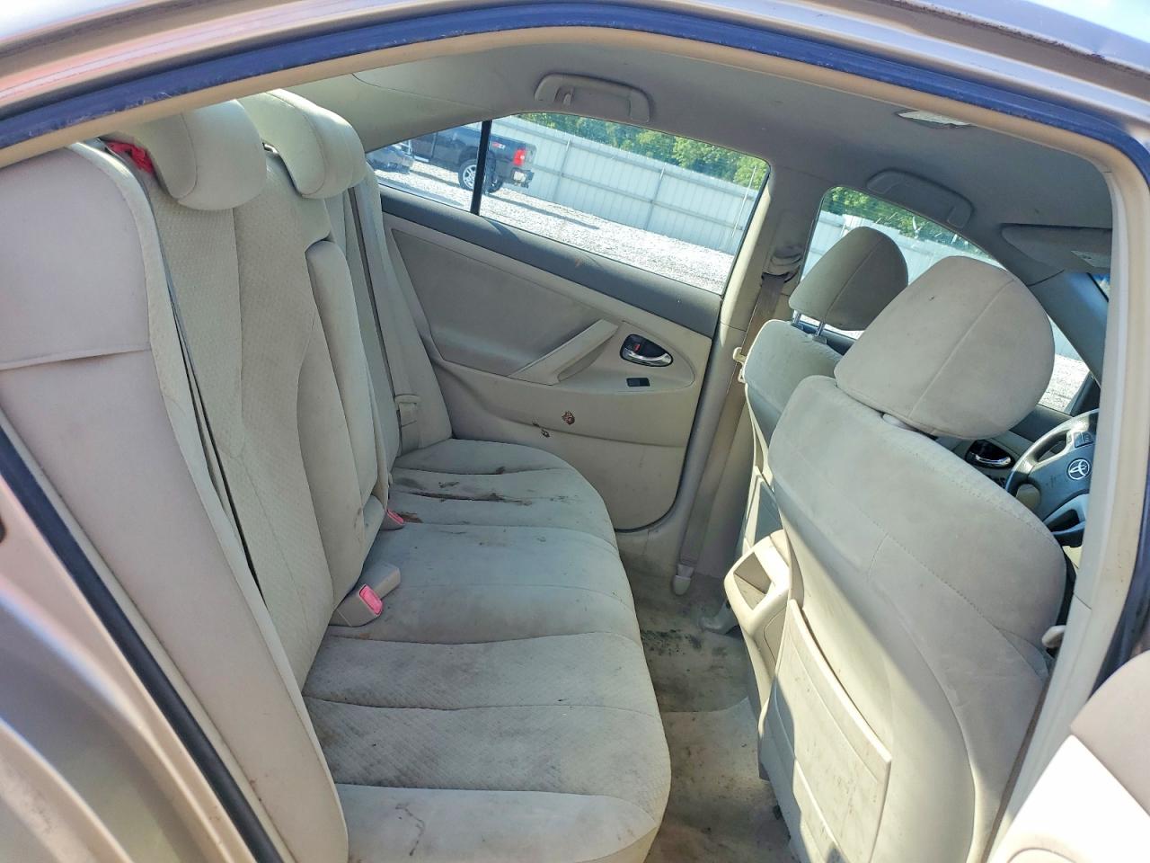2007 Toyota Camry Le Gold vin: JTNBE46KX73031626