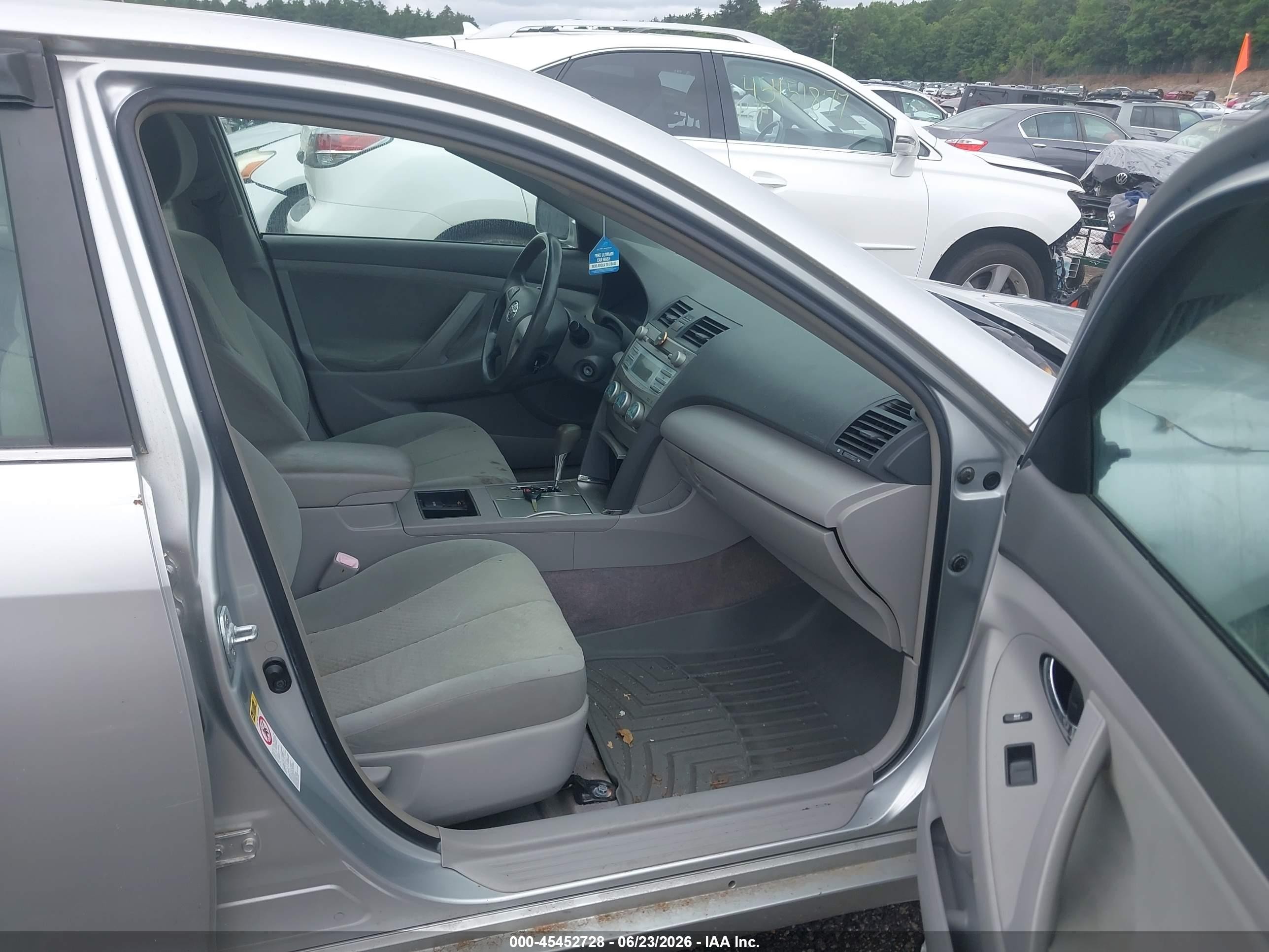 2007 Toyota Camry Le Silver vin: JTNBE46KX73039385