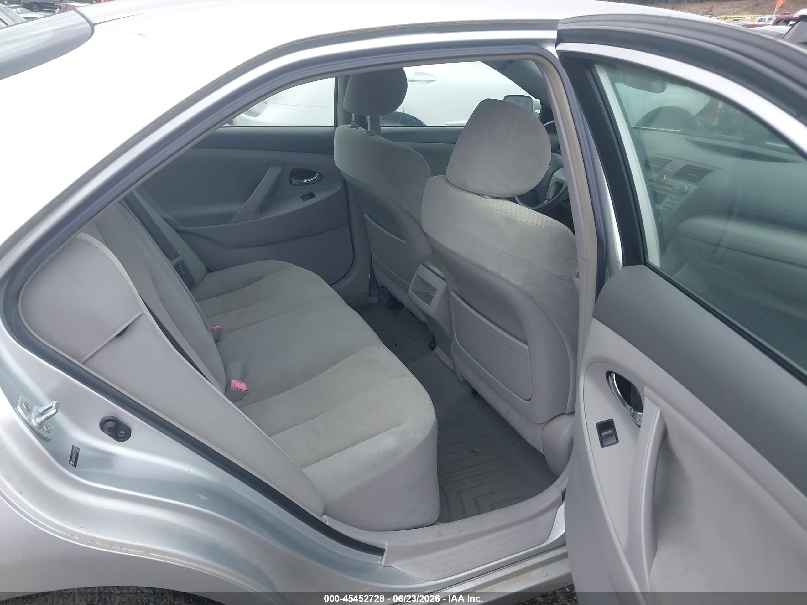 2007 Toyota Camry Le Silver vin: JTNBE46KX73039385