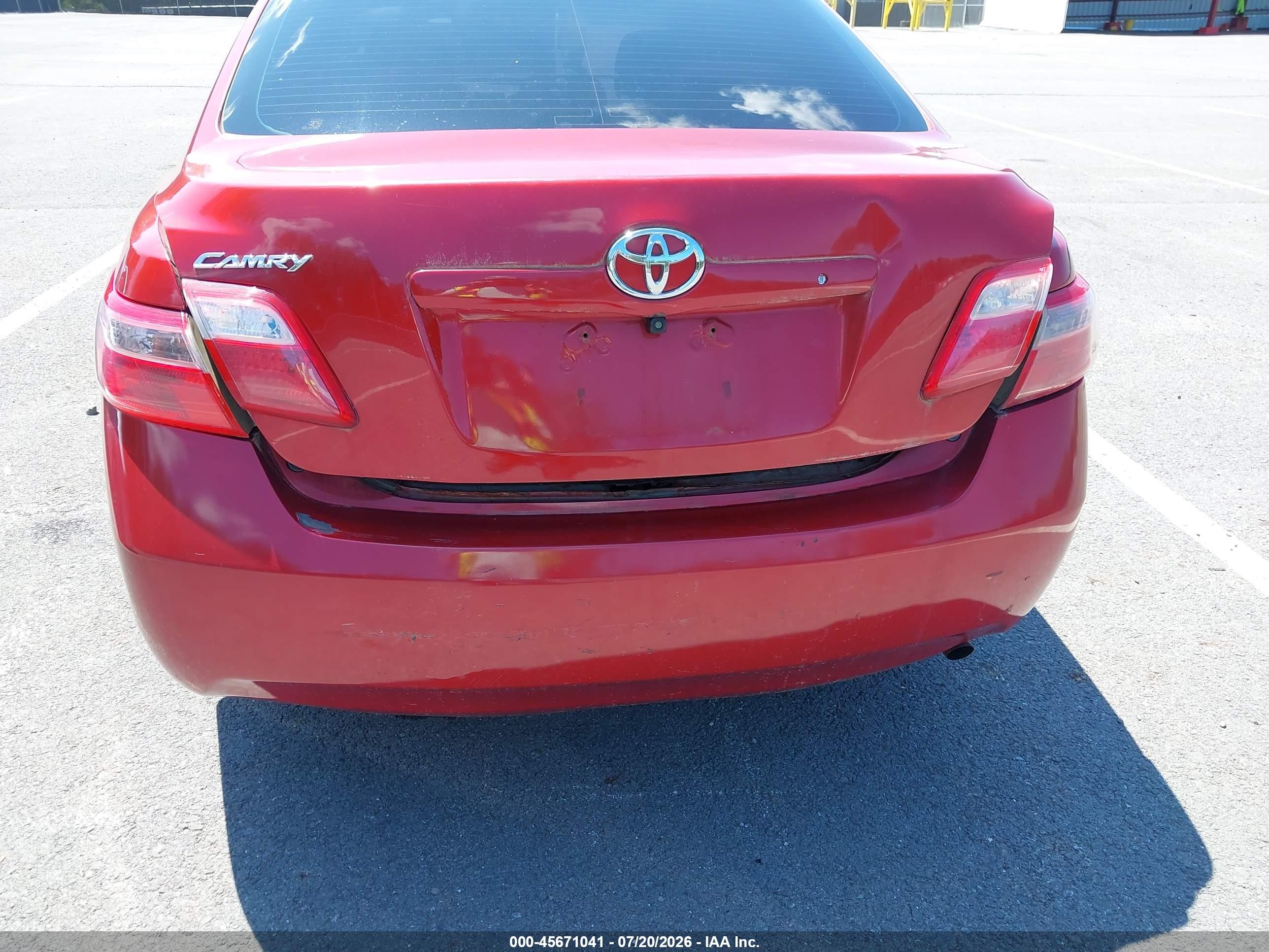 2007 Toyota Camry Le Red vin: JTNBE46KX73106499