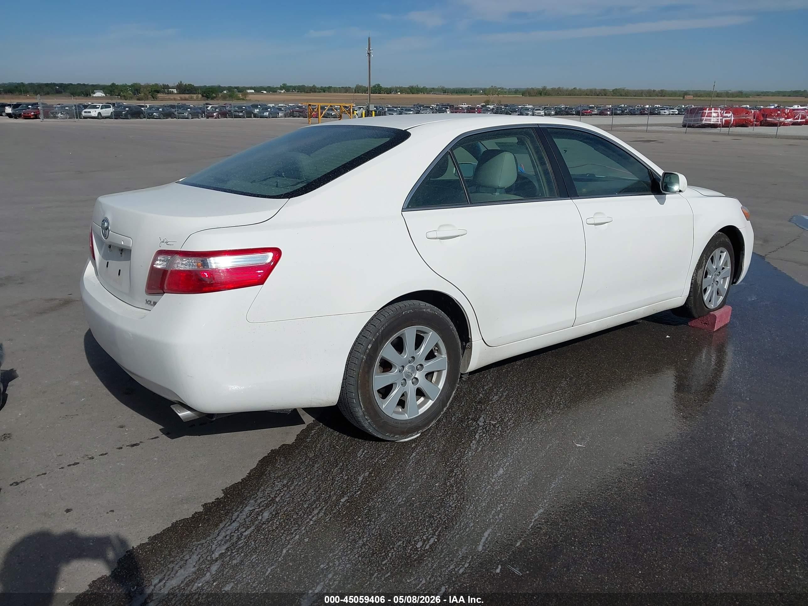 2007 Toyota Camry Xle White vin: JTNBE46KX73120967