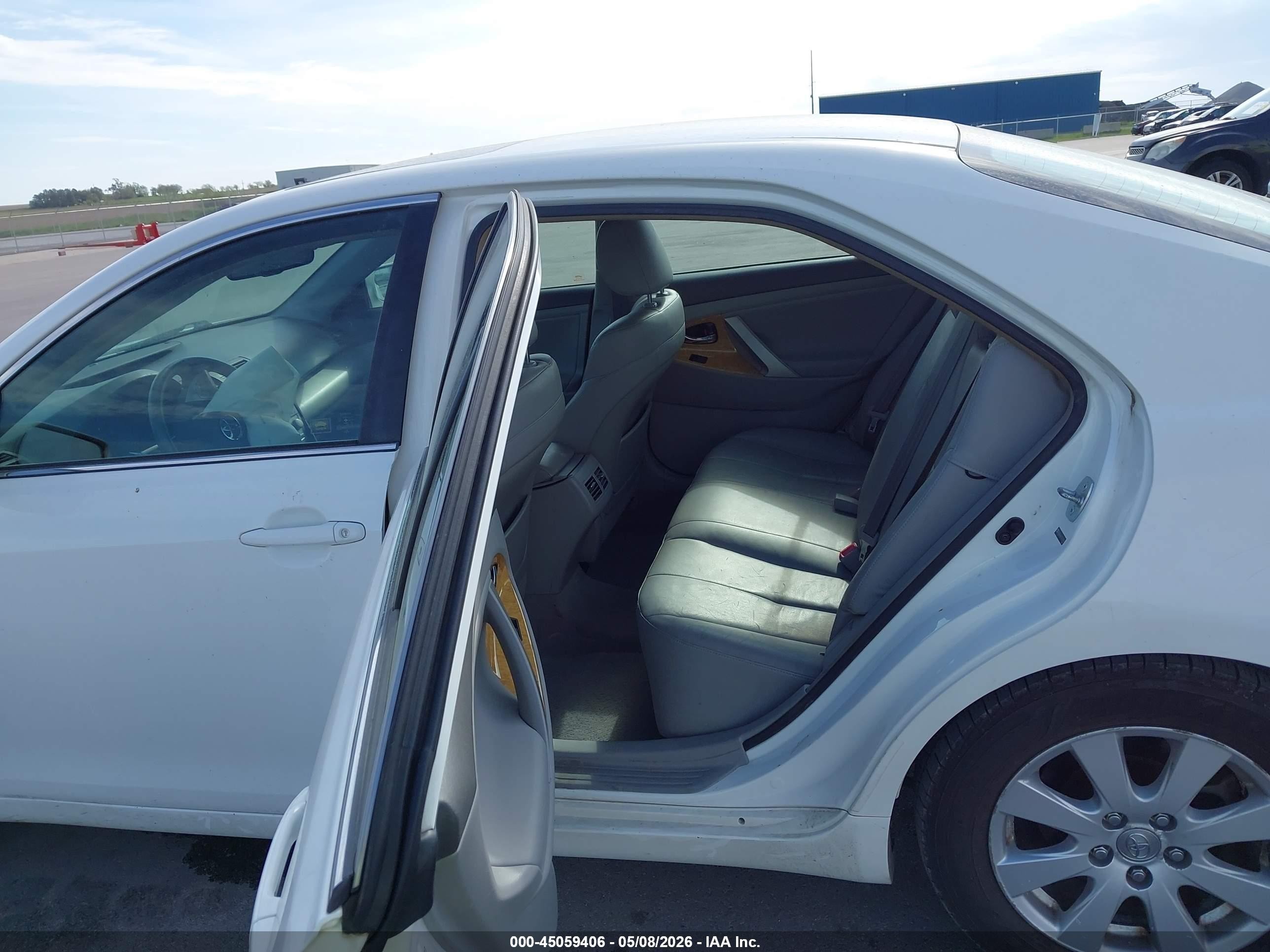 2007 Toyota Camry Xle White vin: JTNBE46KX73120967