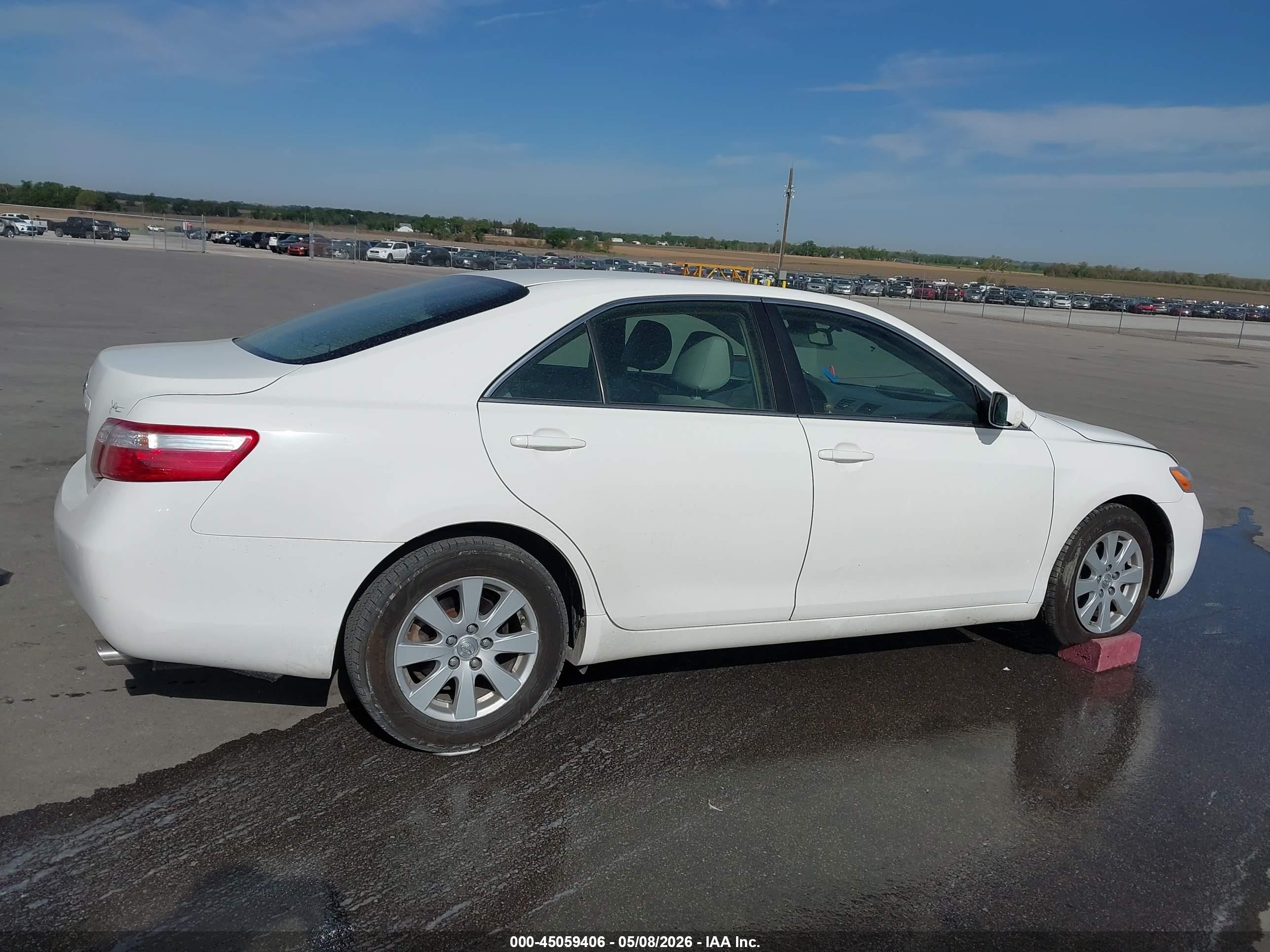 2007 Toyota Camry Xle White vin: JTNBE46KX73120967