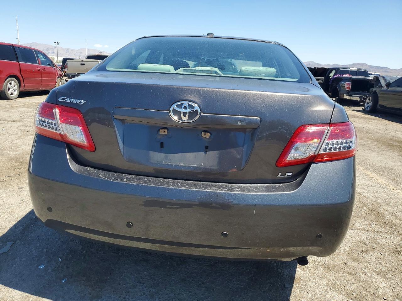 2011 Toyota Camry Le Gray vin: JTNBF3EK4B3006027