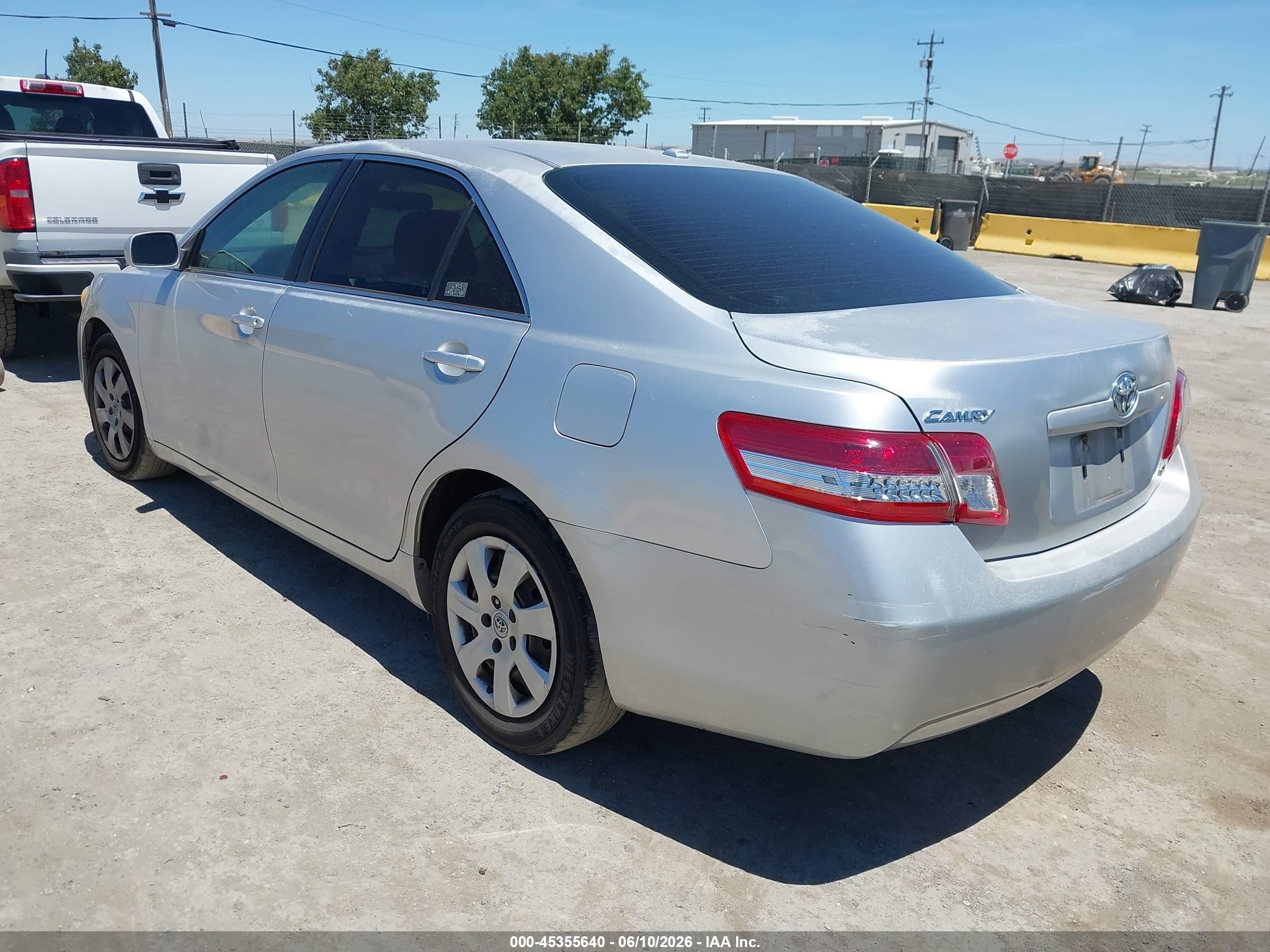 2010 Toyota Camry Le Серебряный vin: JTNBF3EK5A3004480