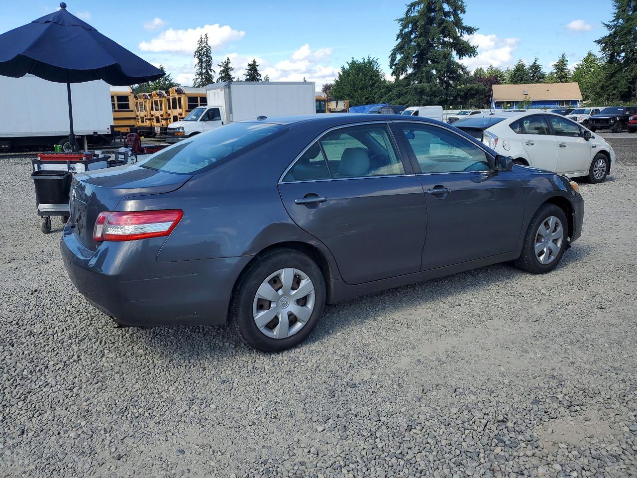 2011 Toyota Camry Le Gray vin: JTNBF3EK7B3008581