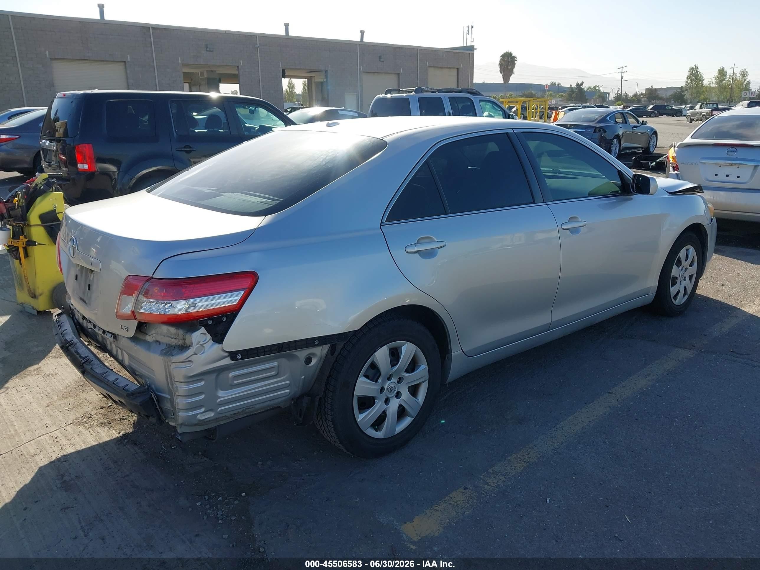 2011 Toyota Camry Le Silver vin: JTNBF3EK8B3005947