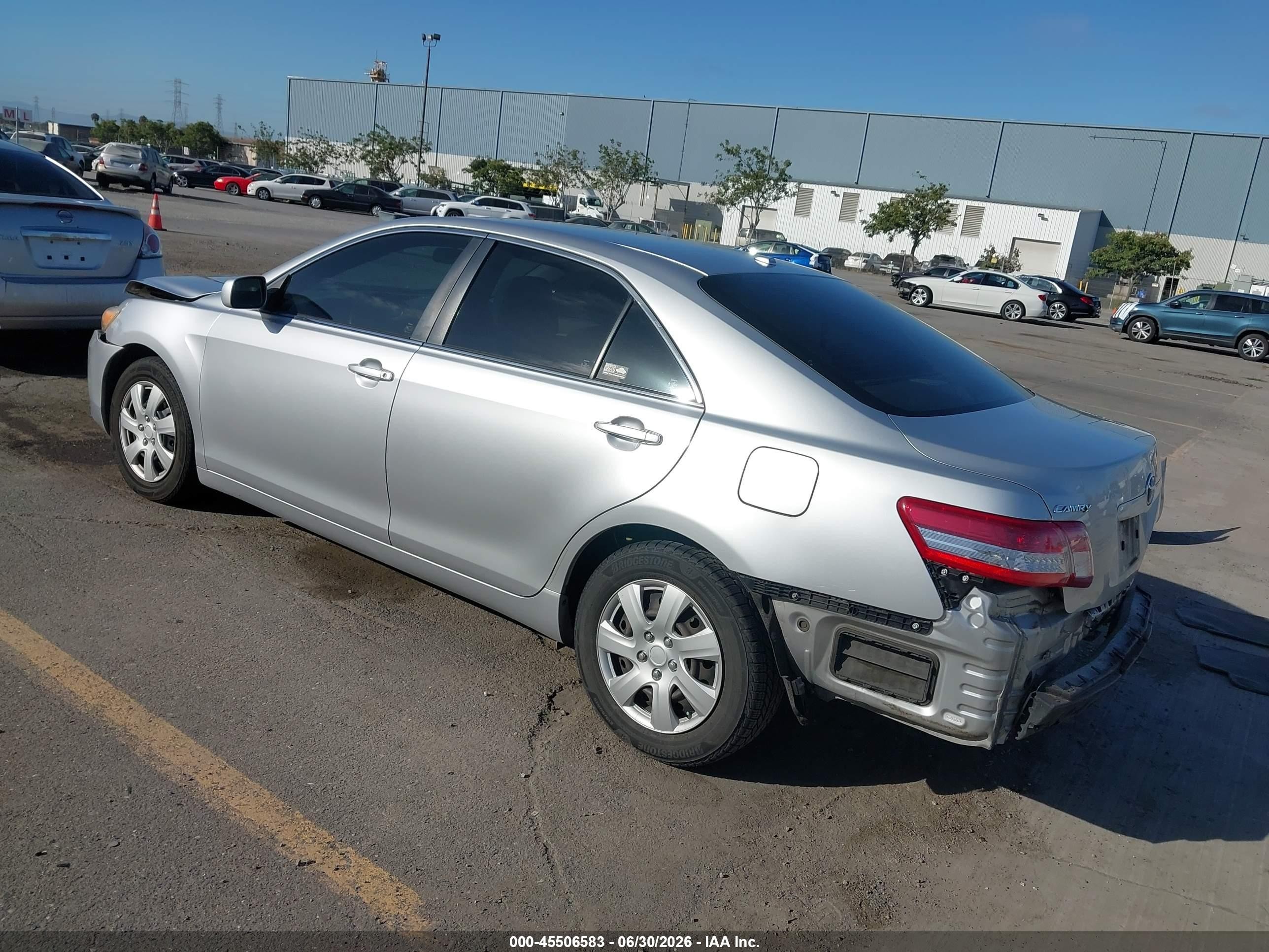 2011 Toyota Camry Le Silver vin: JTNBF3EK8B3005947