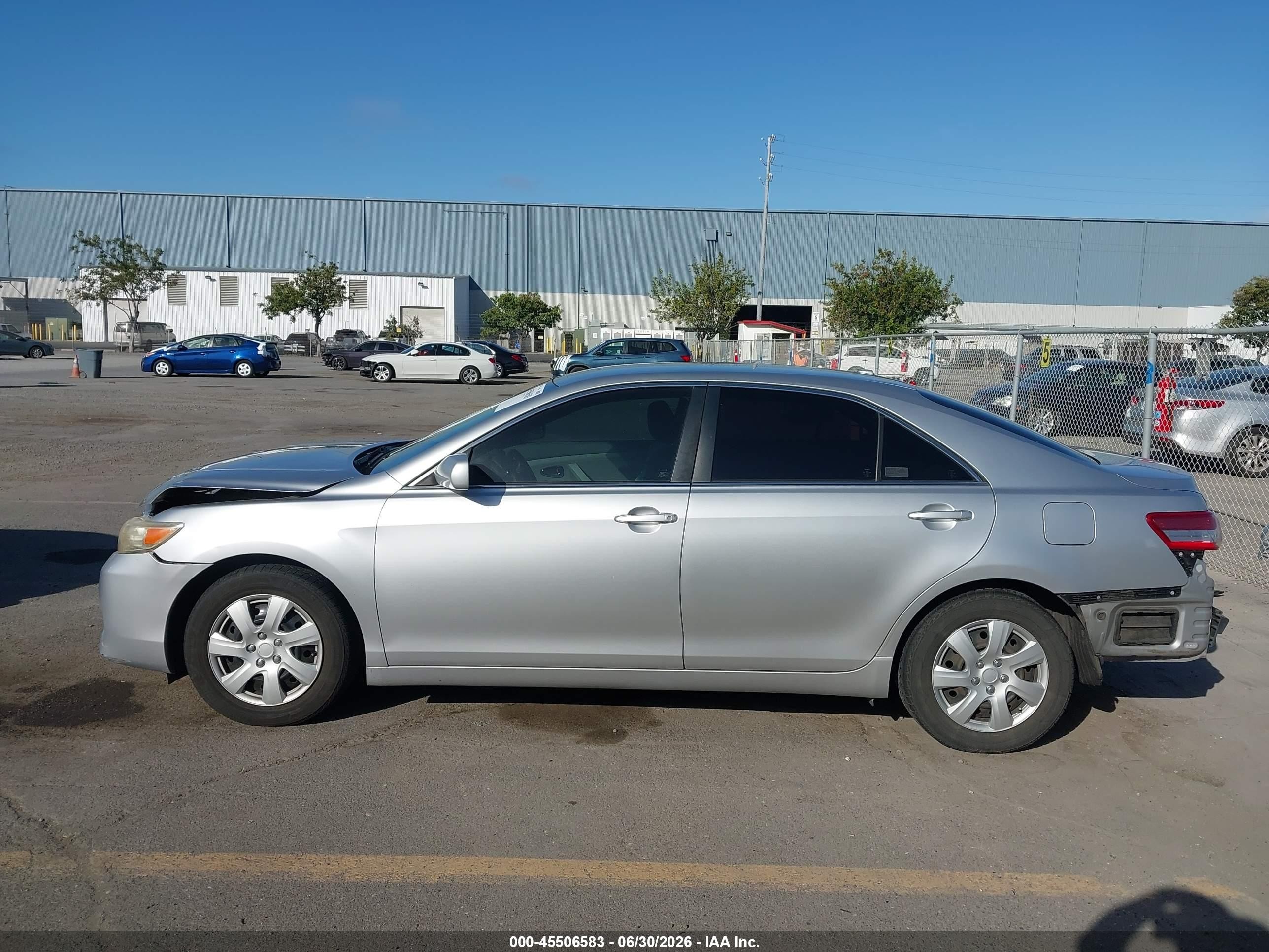2011 Toyota Camry Le Silver vin: JTNBF3EK8B3005947