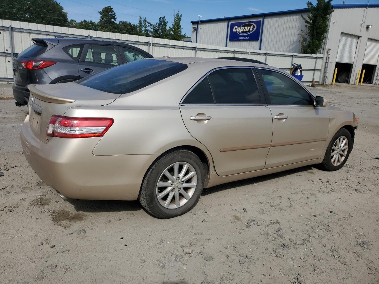 2010 Toyota Camry Base Золотой vin: JTNBF3EK9A3003753