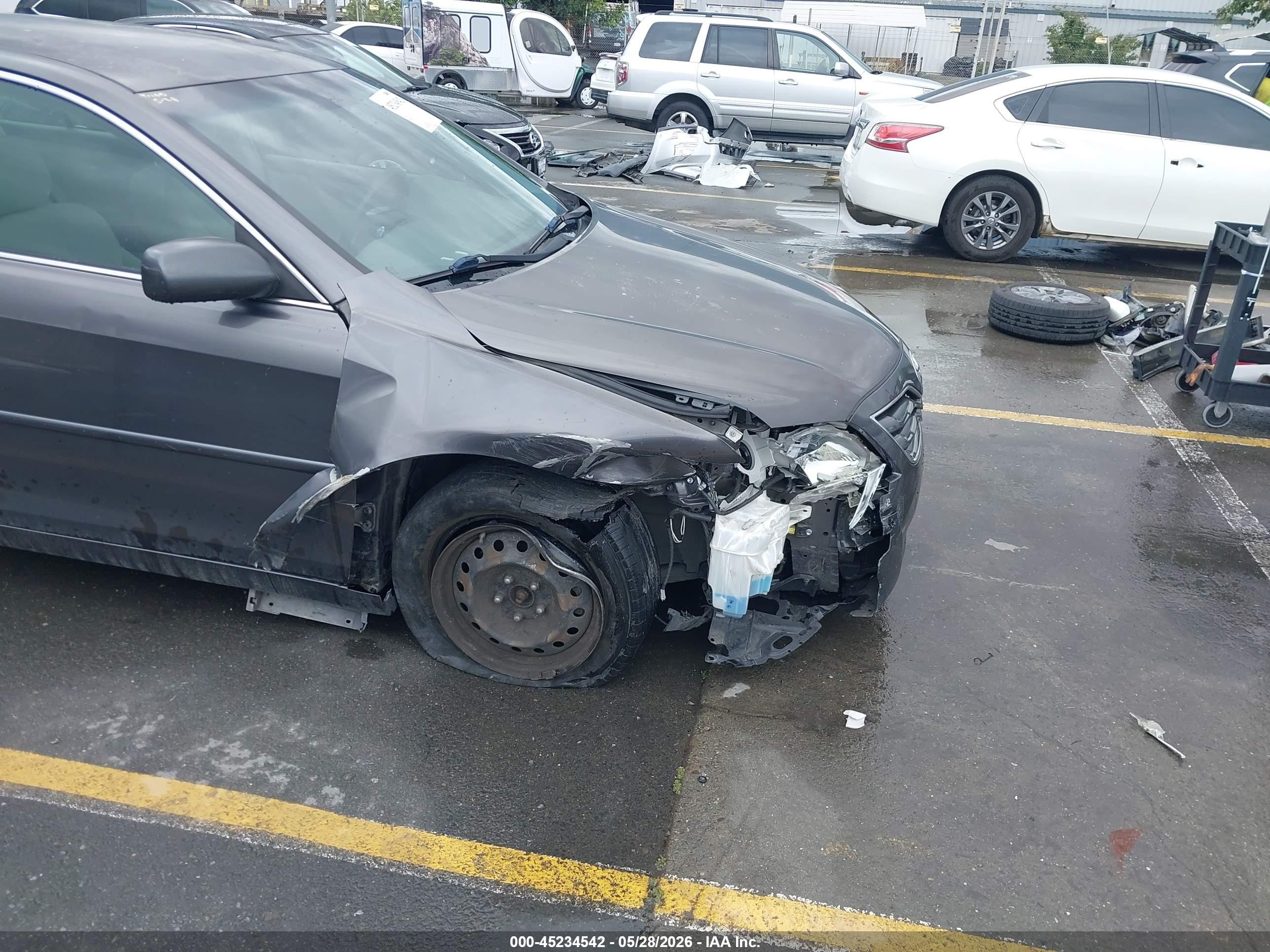 2011 Toyota Camry Le Серый vin: JTNBF3EKXB3010986