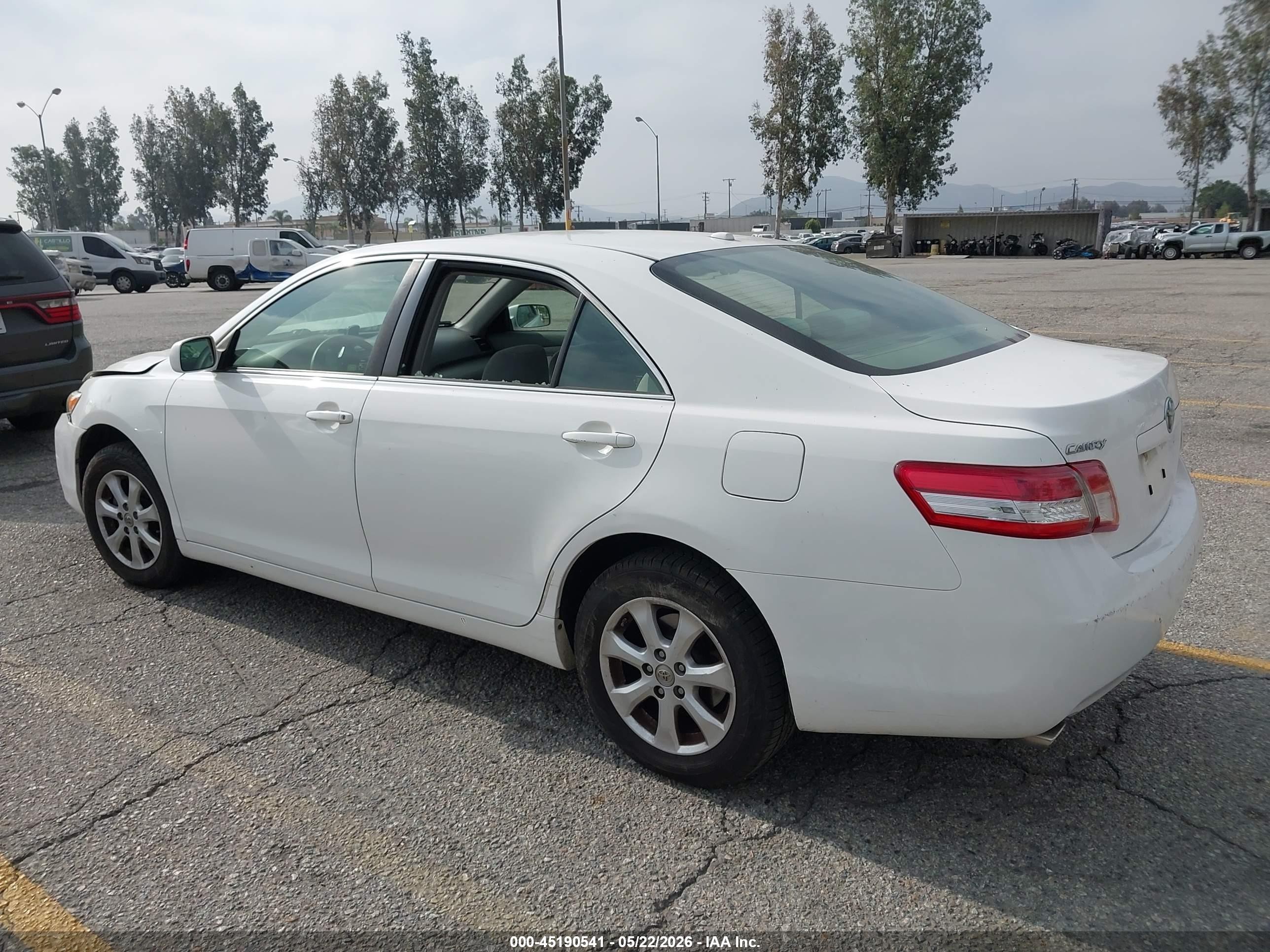2011 Toyota Camry Le V6 White vin: JTNBK3EK3B3050466