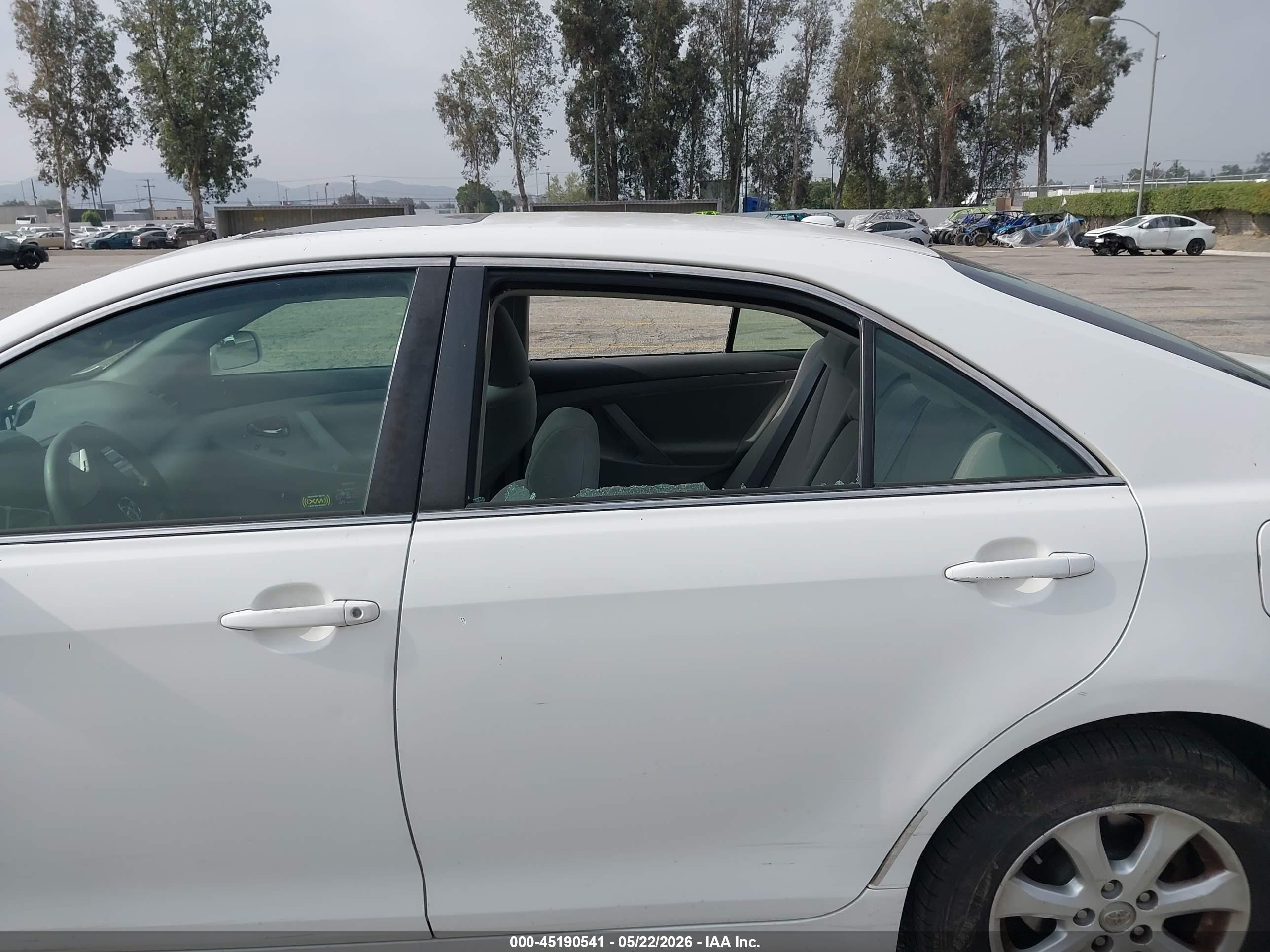 2011 Toyota Camry Le V6 White vin: JTNBK3EK3B3050466