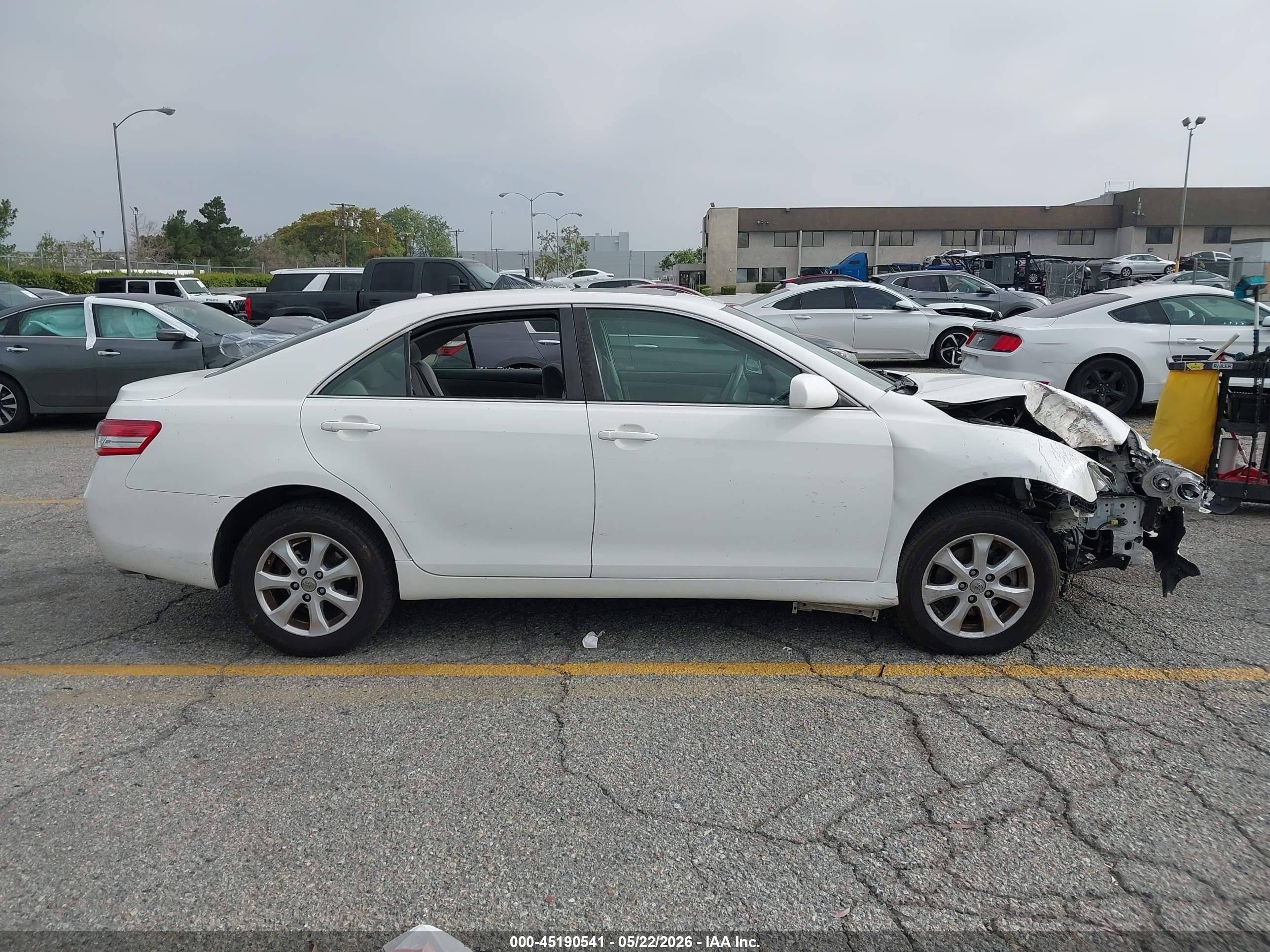 2011 Toyota Camry Le V6 White vin: JTNBK3EK3B3050466