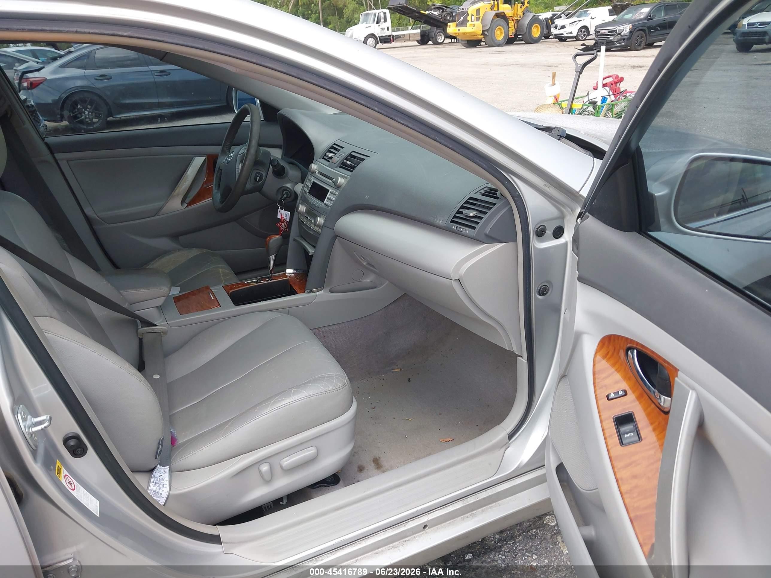 2010 Toyota Camry Xle V6 Серебряный vin: JTNBK3EK5A3046546