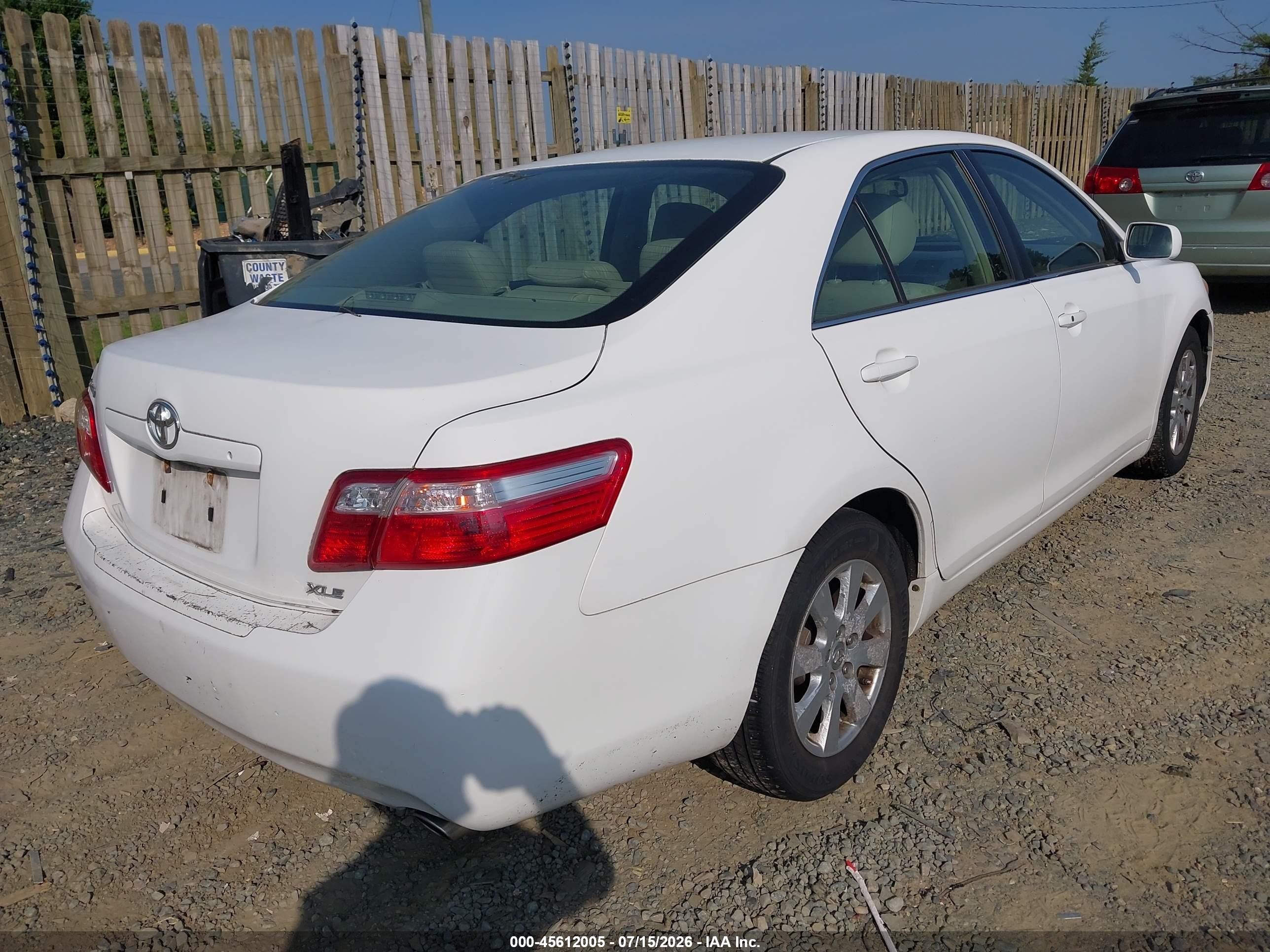 2007 Toyota Camry Xle V6 White vin: JTNBK46K173019518