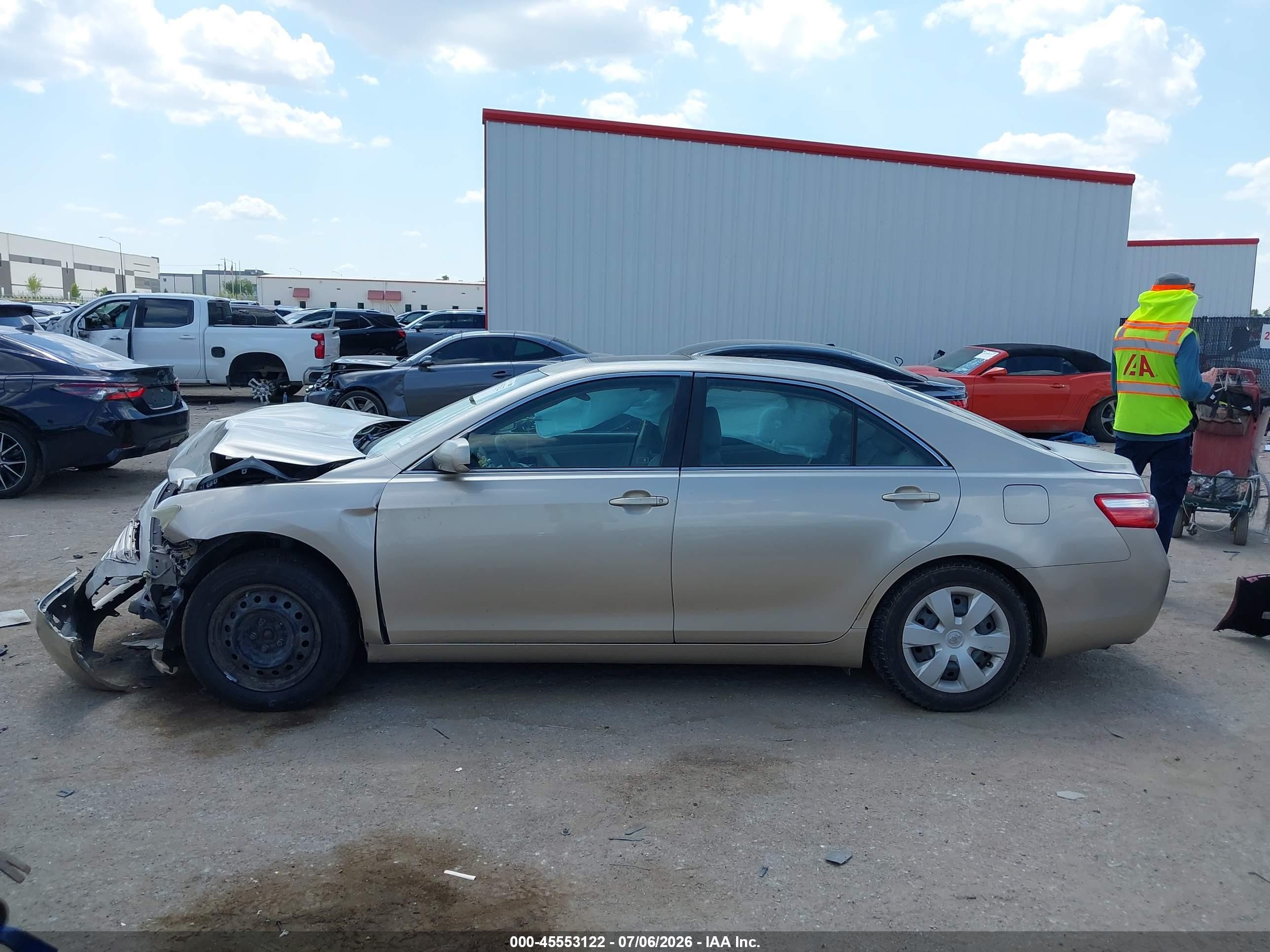 2007 Toyota Camry Le V6 Beige vin: JTNBK46K473006469