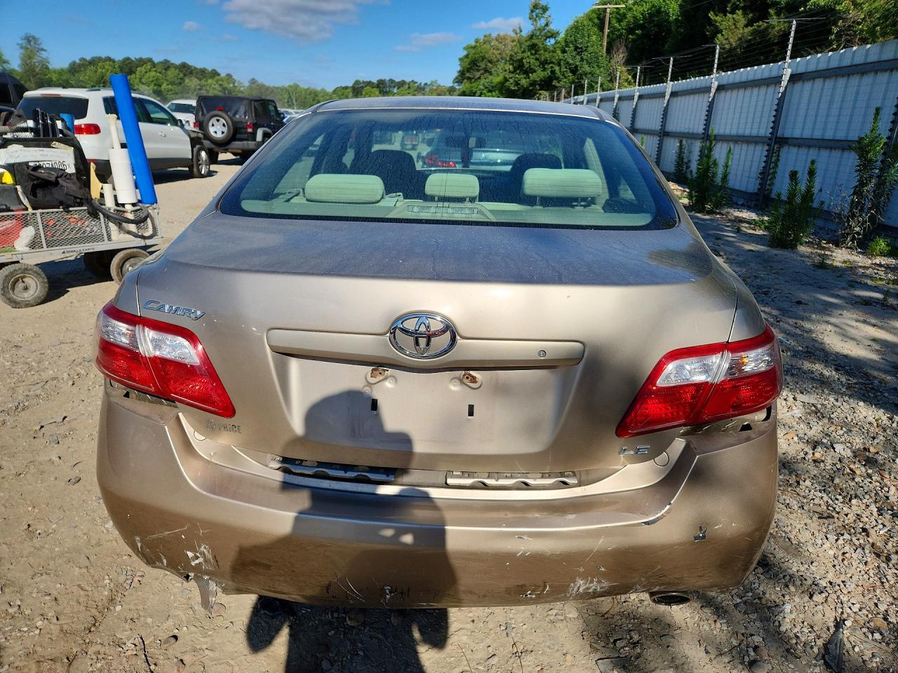 2008 Toyota Camry Le V6 Gold vin: JTNBK46K483035200