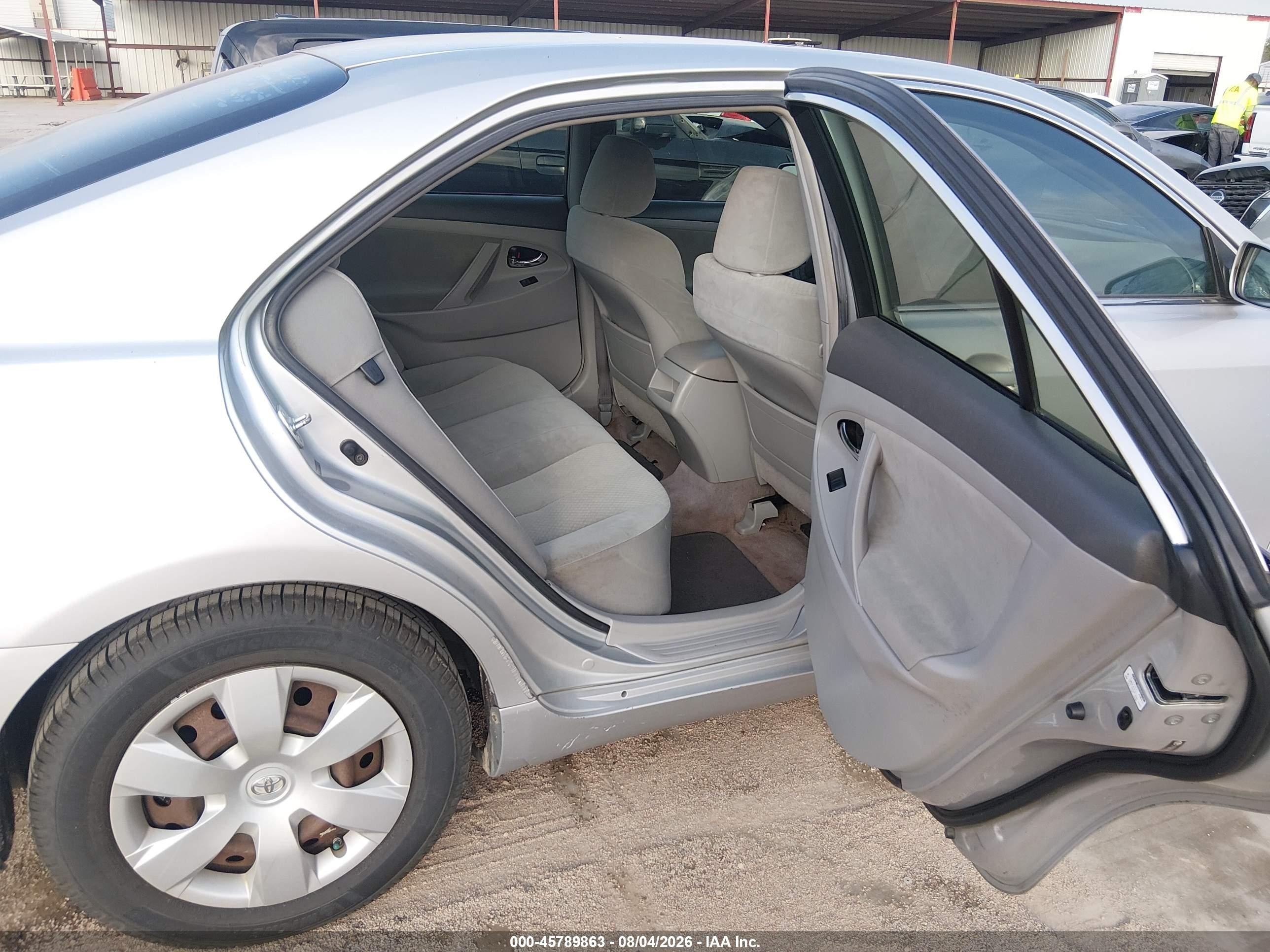 2008 Toyota Camry Le Silver vin: JTNBK46K583036775