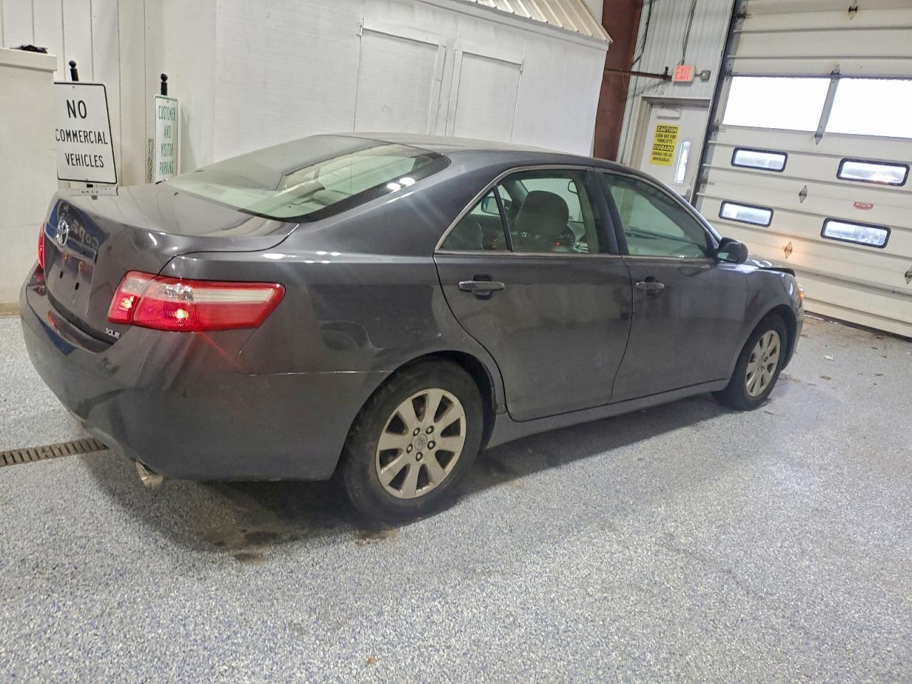 2007 Toyota Camry Le Gray vin: JTNBK46K773009205