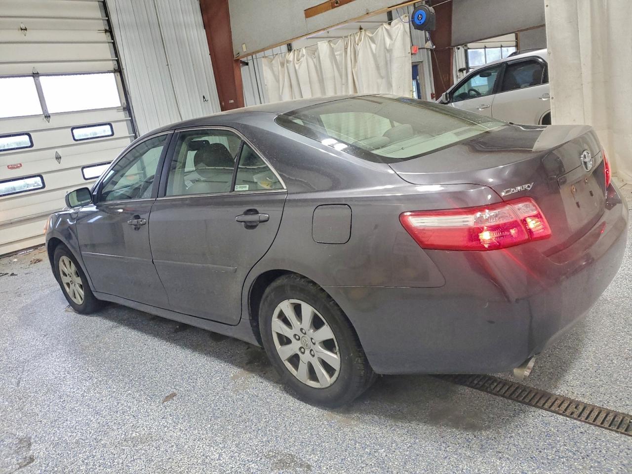 2007 Toyota Camry Le Gray vin: JTNBK46K773009205