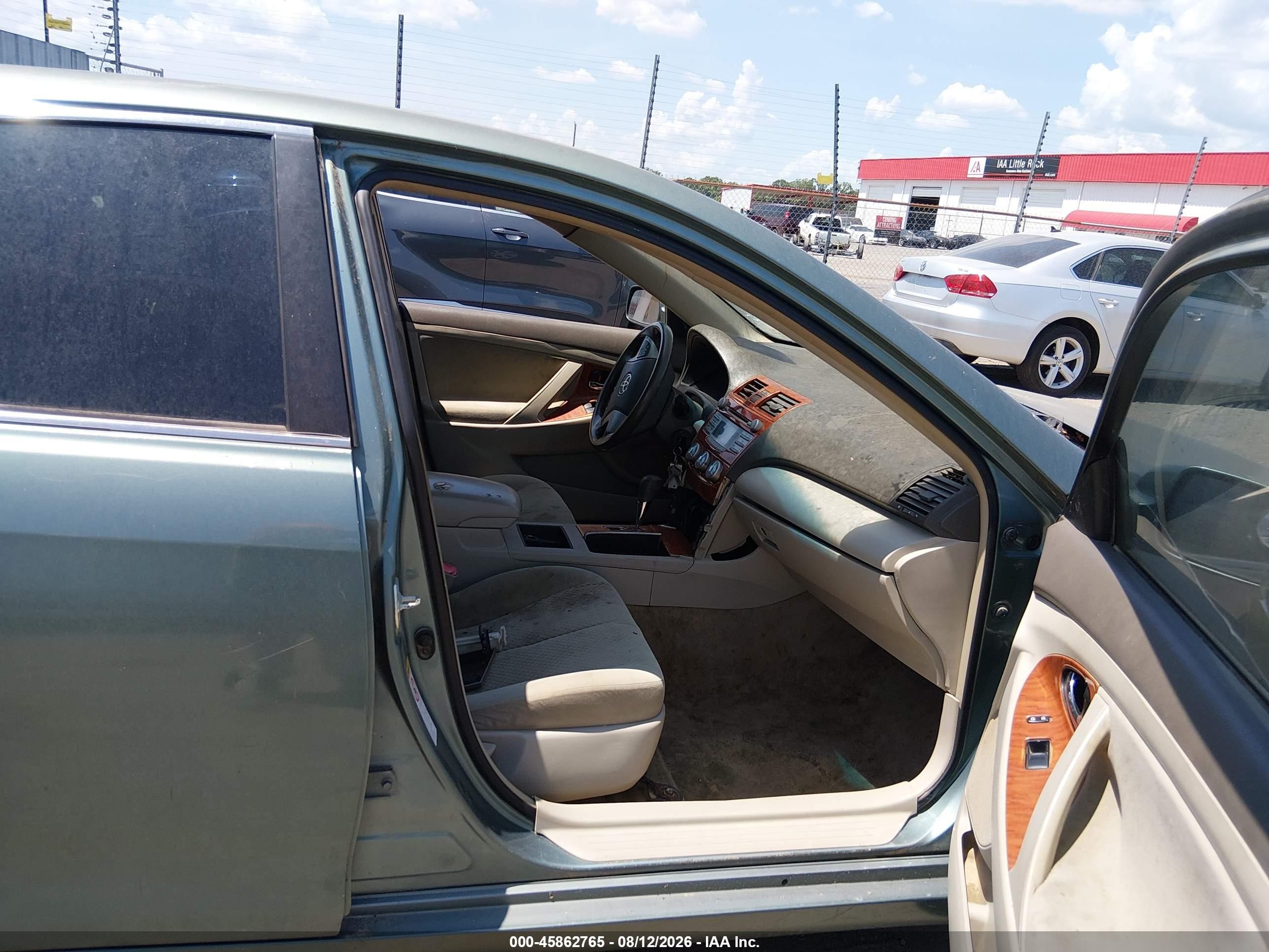 2009 Toyota Camry Le V6 White vin: JTNBK46K893045827