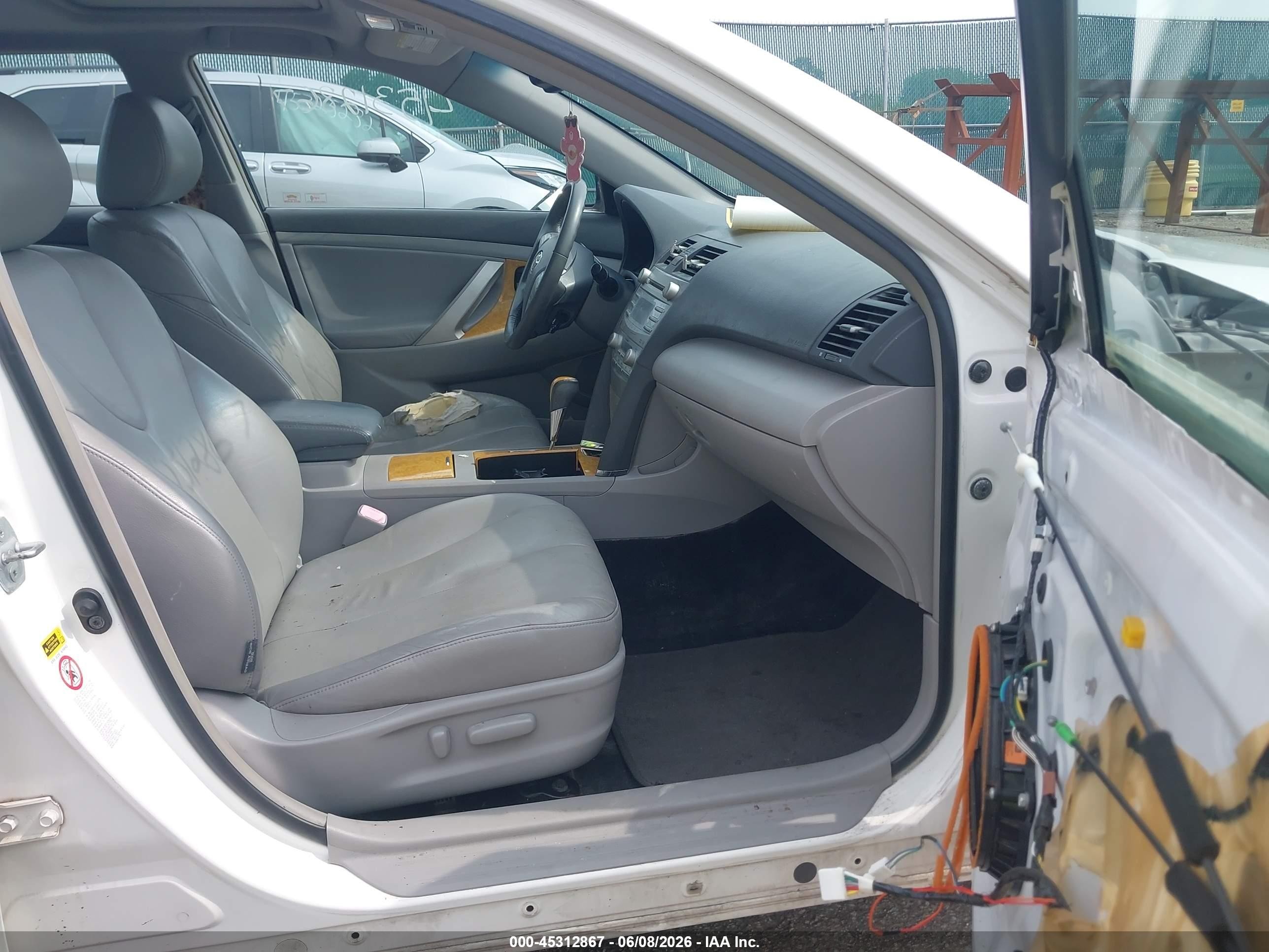 2007 Toyota Camry Xle V6 White vin: JTNBK46K973021629