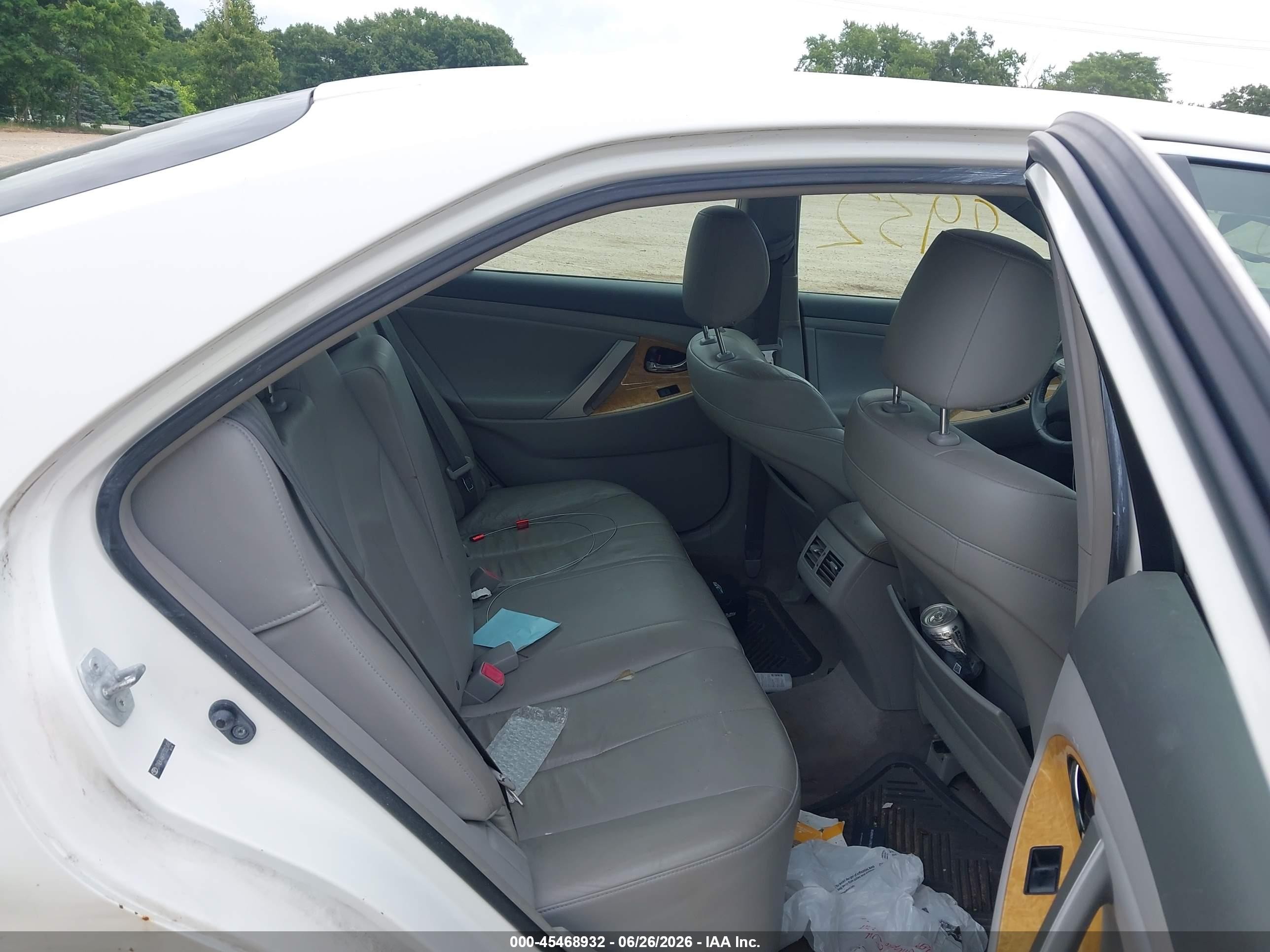 2007 Toyota Camry Xle V6 White vin: JTNBK46K973023493