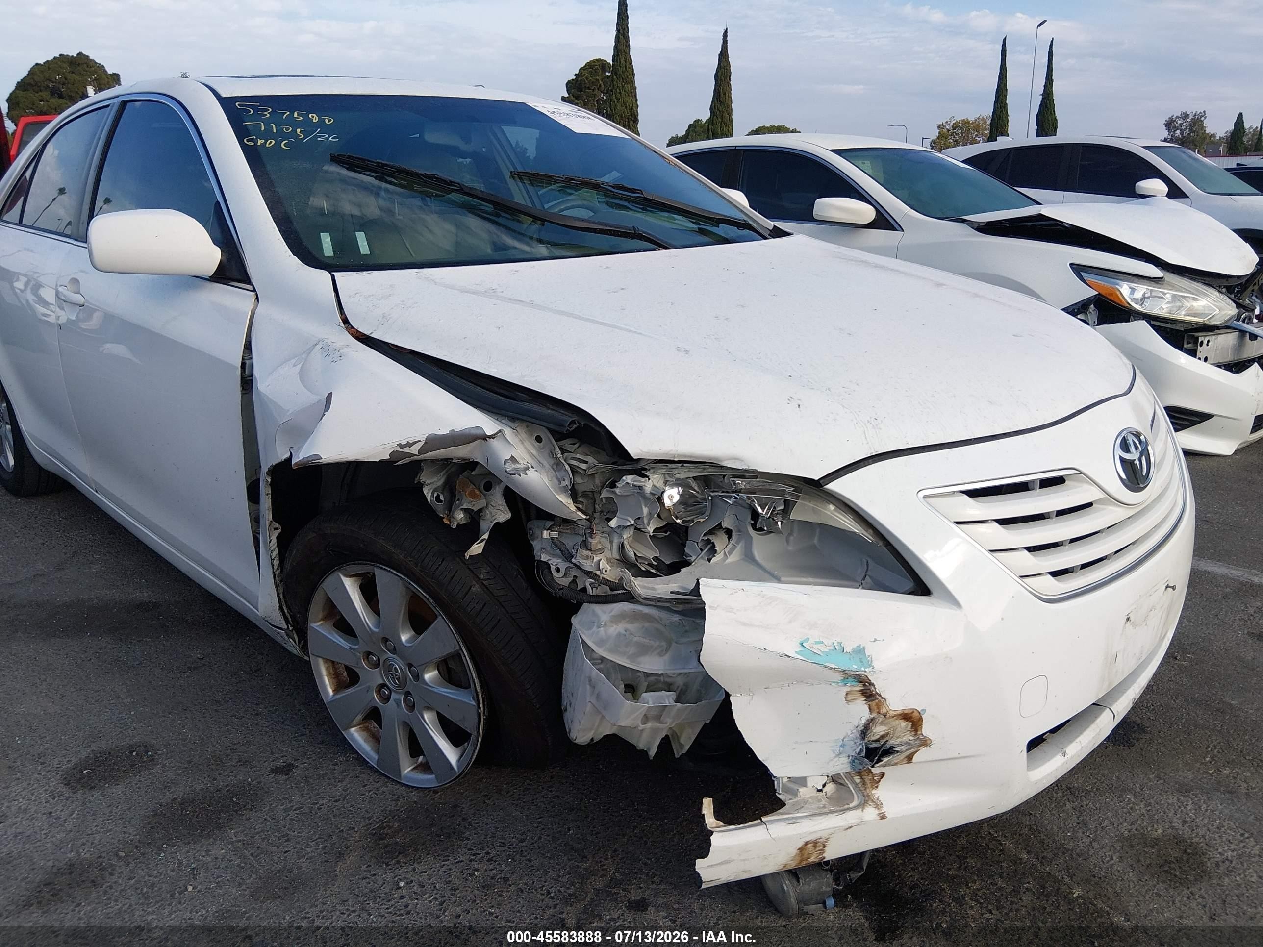 2007 Toyota Camry Xle V6 White vin: JTNBK46KX73008386