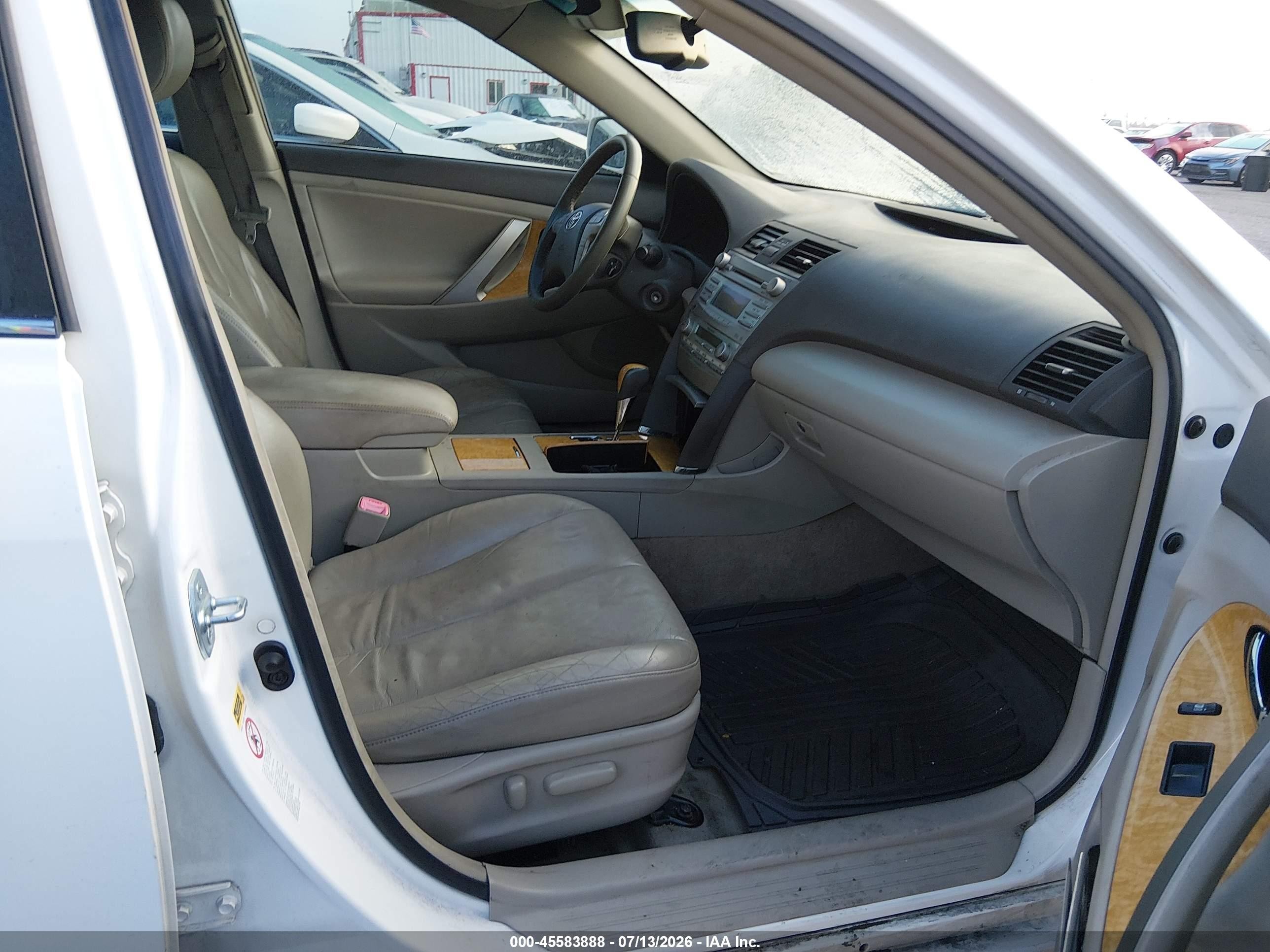 2007 Toyota Camry Xle V6 White vin: JTNBK46KX73008386