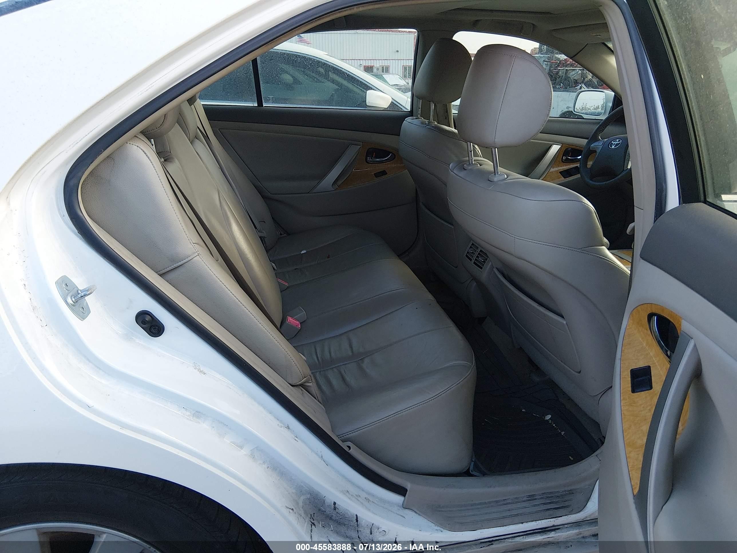 2007 Toyota Camry Xle V6 White vin: JTNBK46KX73008386