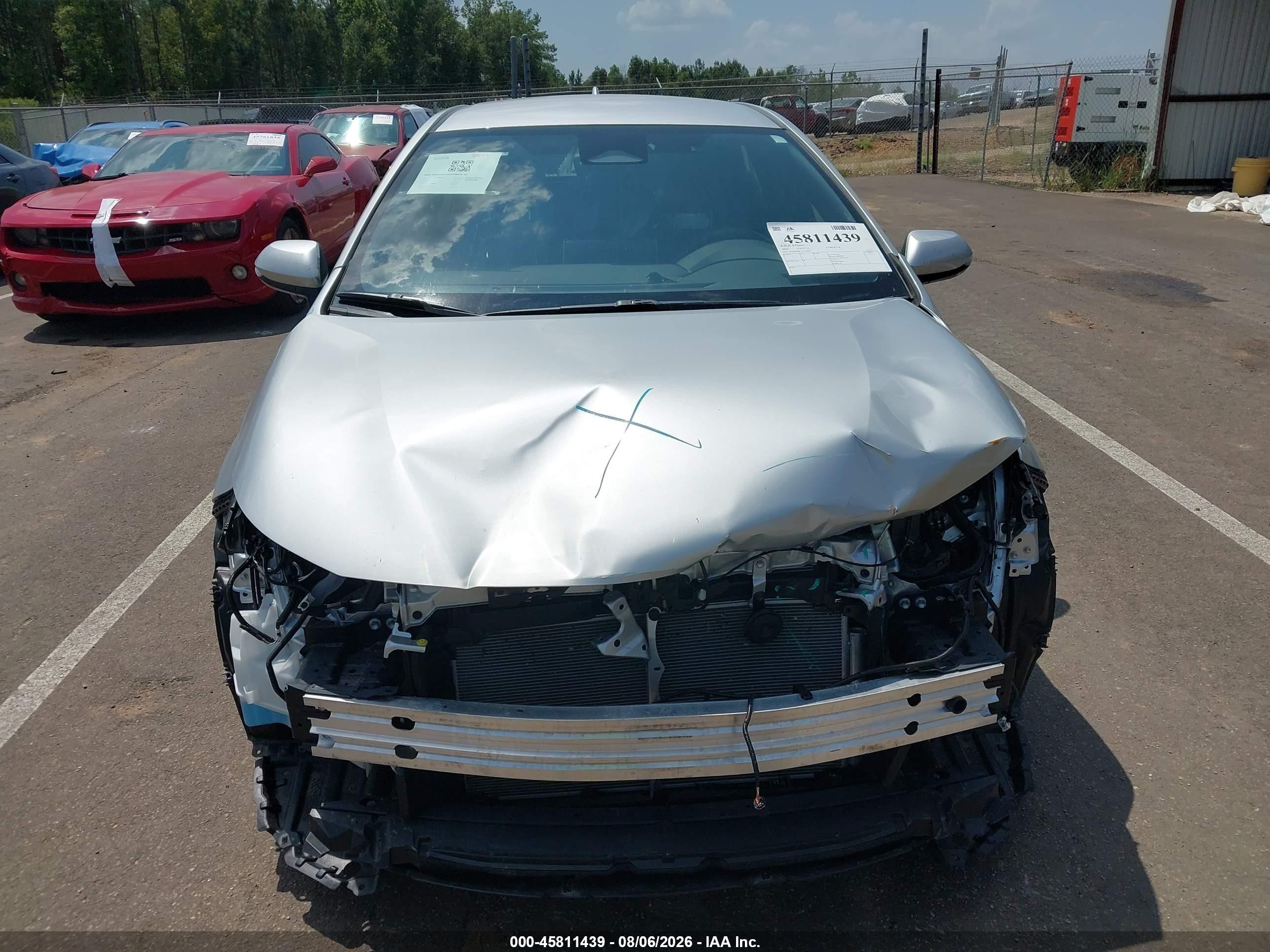 2025 Toyota Corolla Se Серебряный vin: JTND4MBE1S3252827