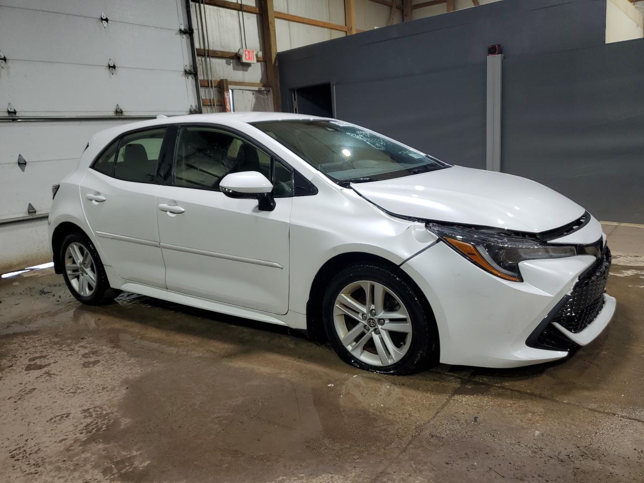 2021 Toyota Corolla Hatchback Se White vin: JTND4MBE3M3131638 Damage: Right Front Fender, Dent(S) W/ Paint Dmg, > 12 Inches