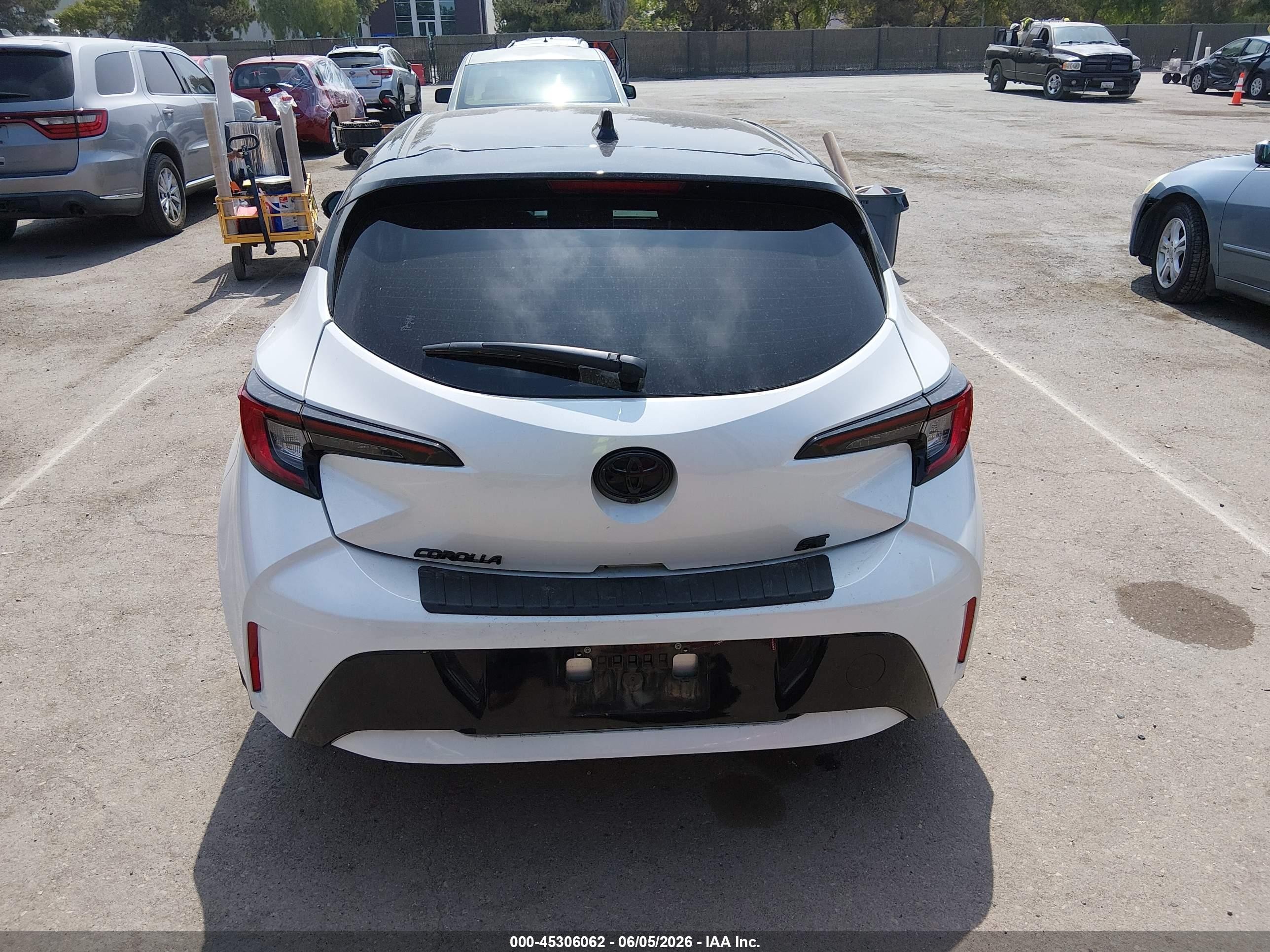 2025 Toyota Corolla Se Белый vin: JTND4MBE3S3247953