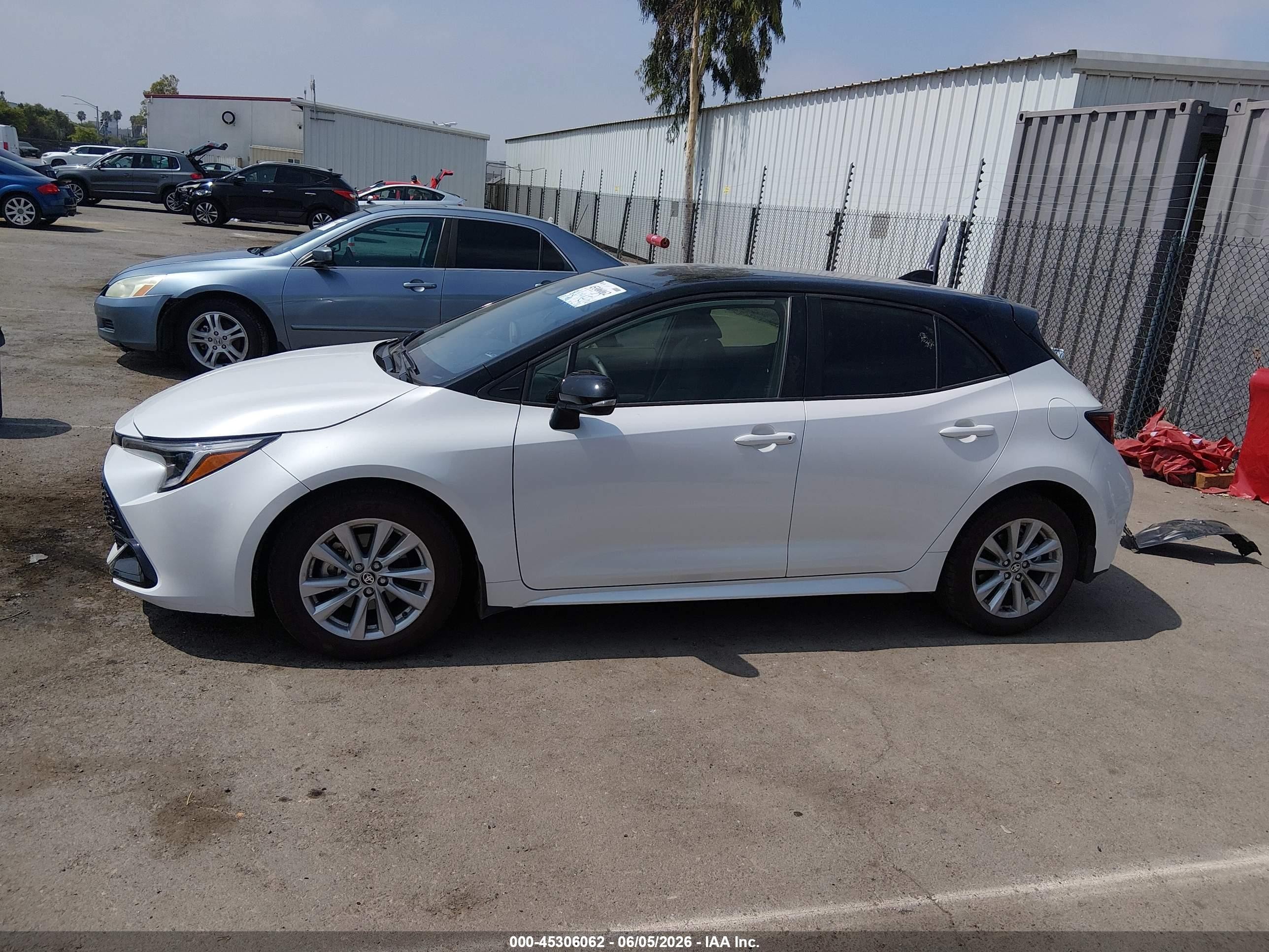 2025 Toyota Corolla Se Белый vin: JTND4MBE3S3247953