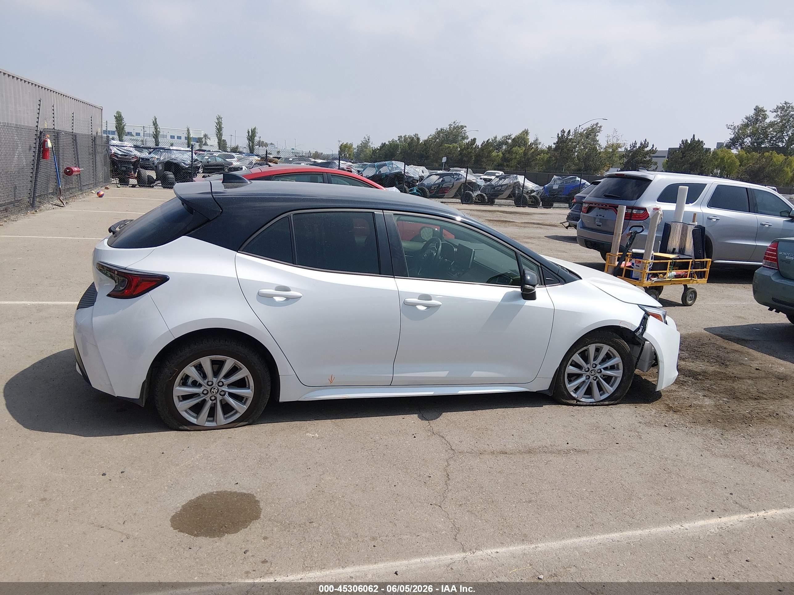 2025 Toyota Corolla Se Белый vin: JTND4MBE3S3247953