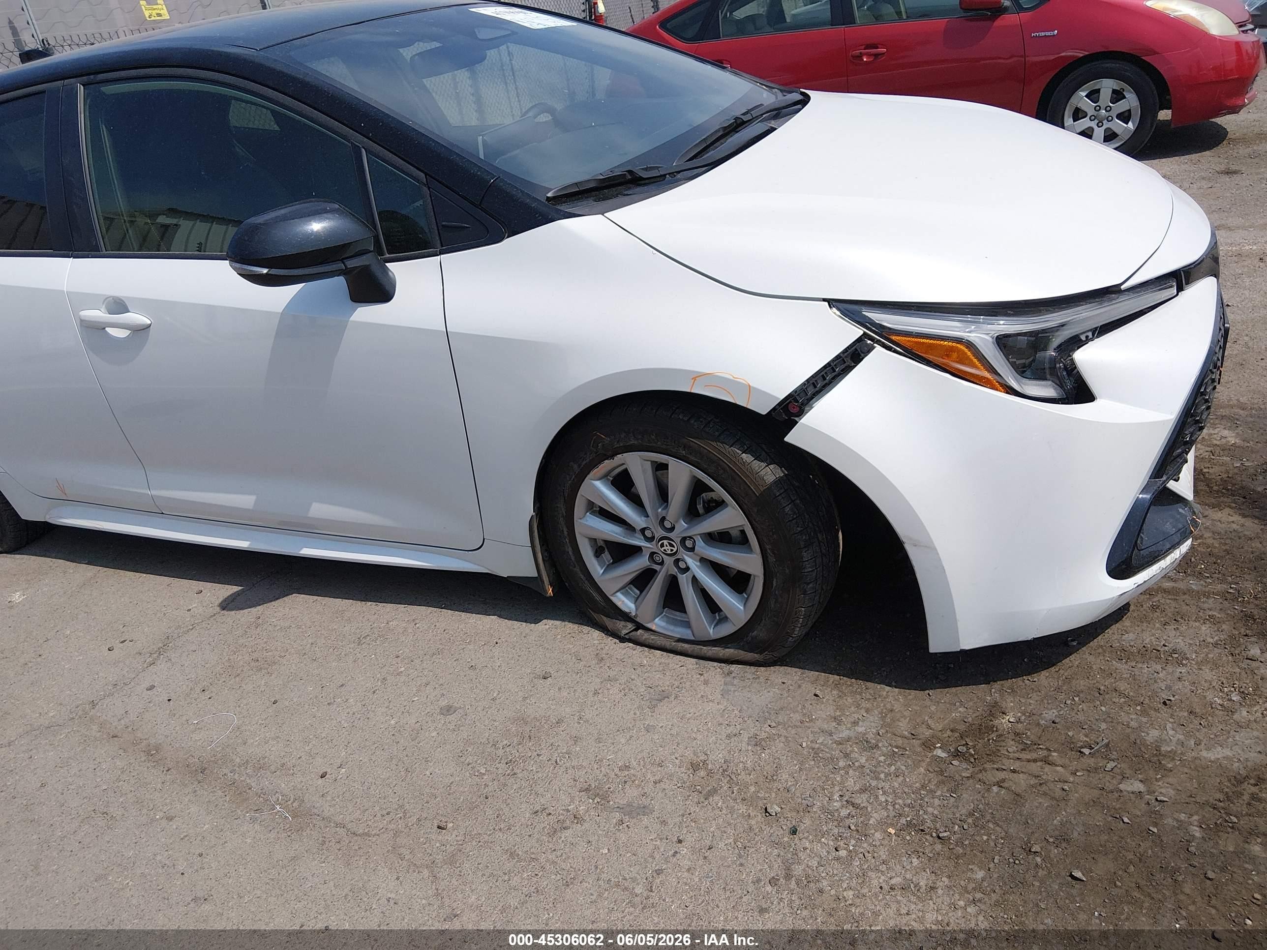 2025 Toyota Corolla Se Белый vin: JTND4MBE3S3247953