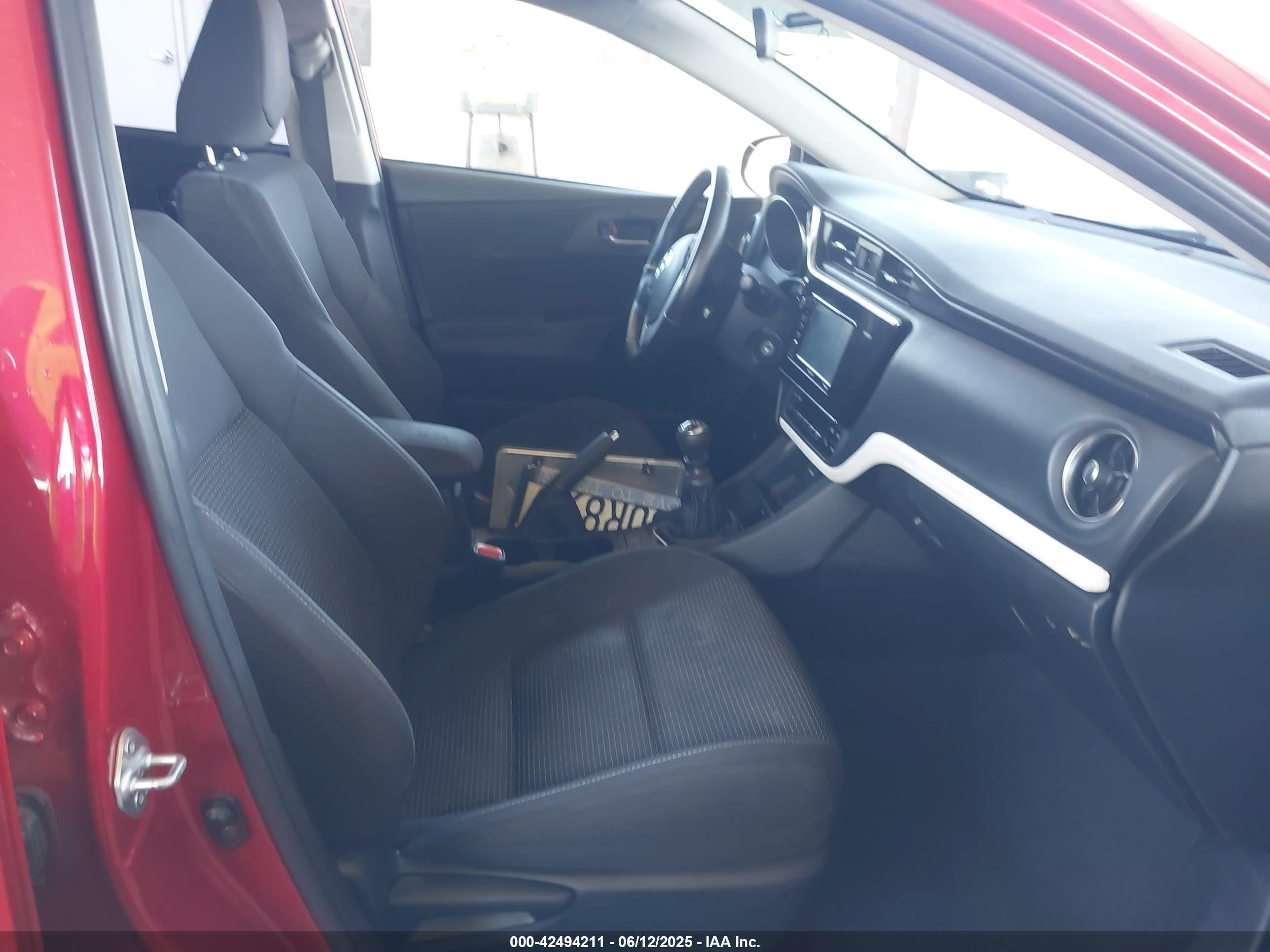 2016 Scion Im   Red vin: JTNKARJE2GJ513478