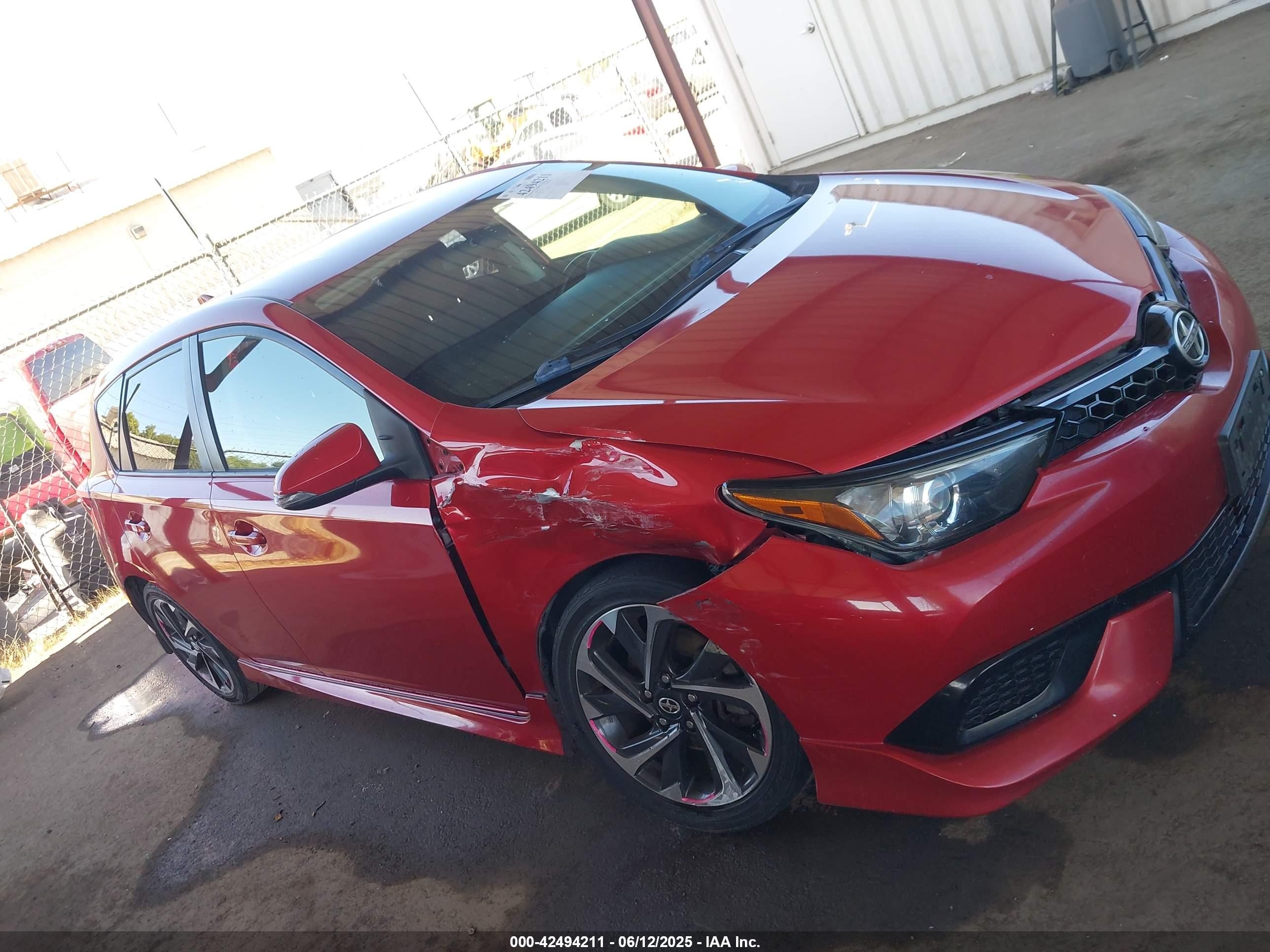 2016 Scion Im   Red vin: JTNKARJE2GJ513478